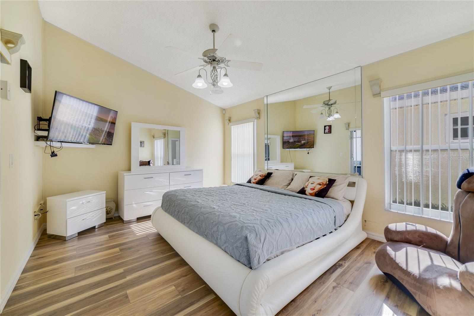 Image 7 of 20 For 4533 Oakbrook Court