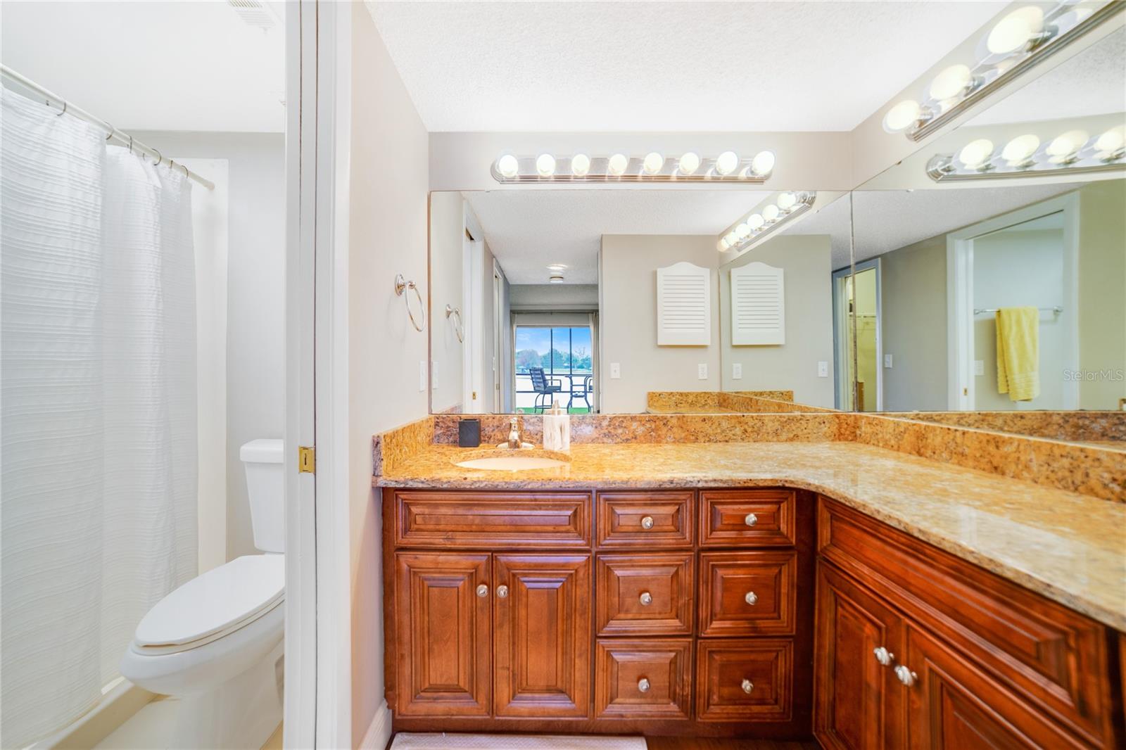 Image 11 of 18 For 4117 Fairview Vista Point 203