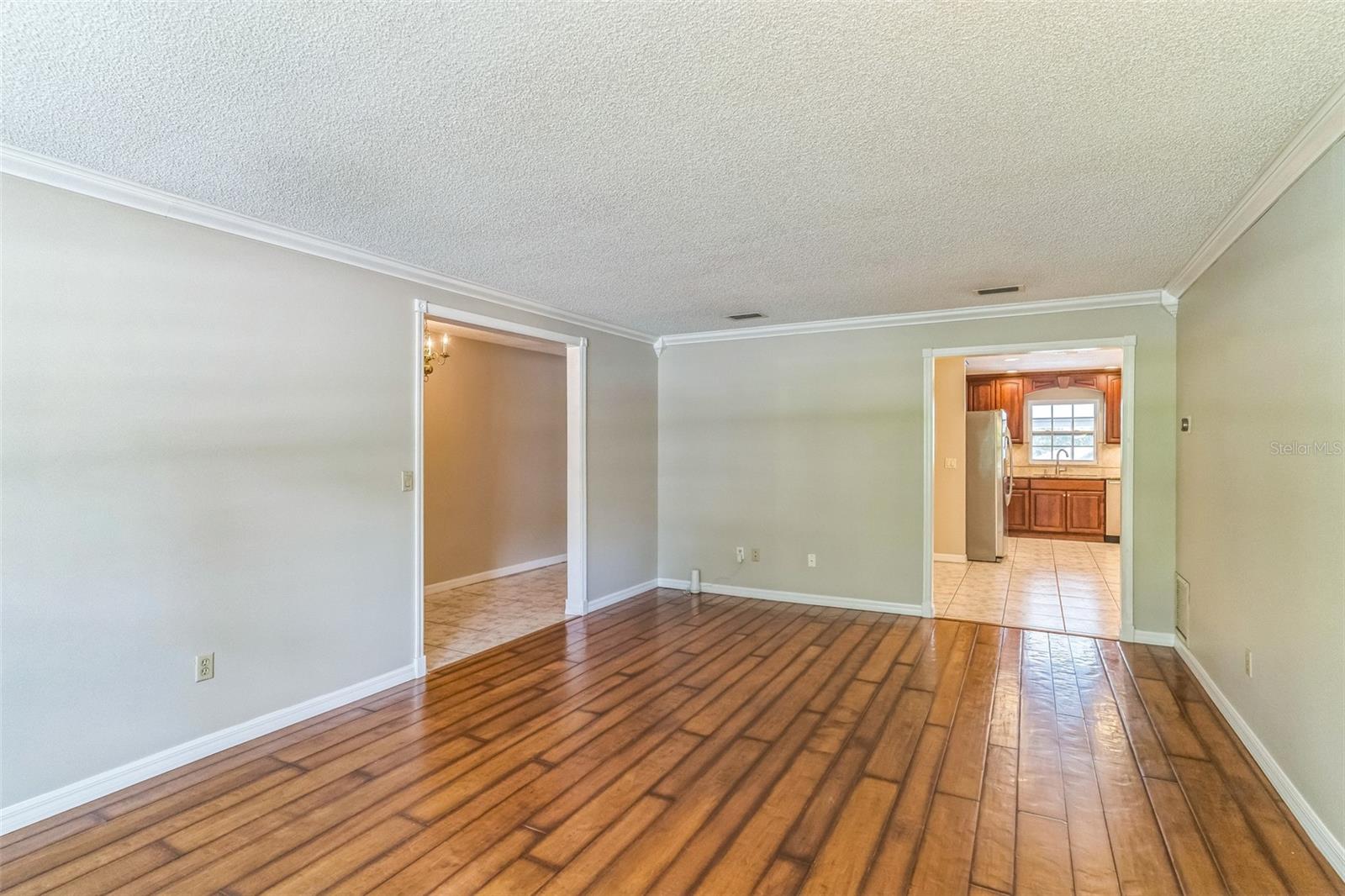 Image 10 of 31 For 403 Broadview Avenue