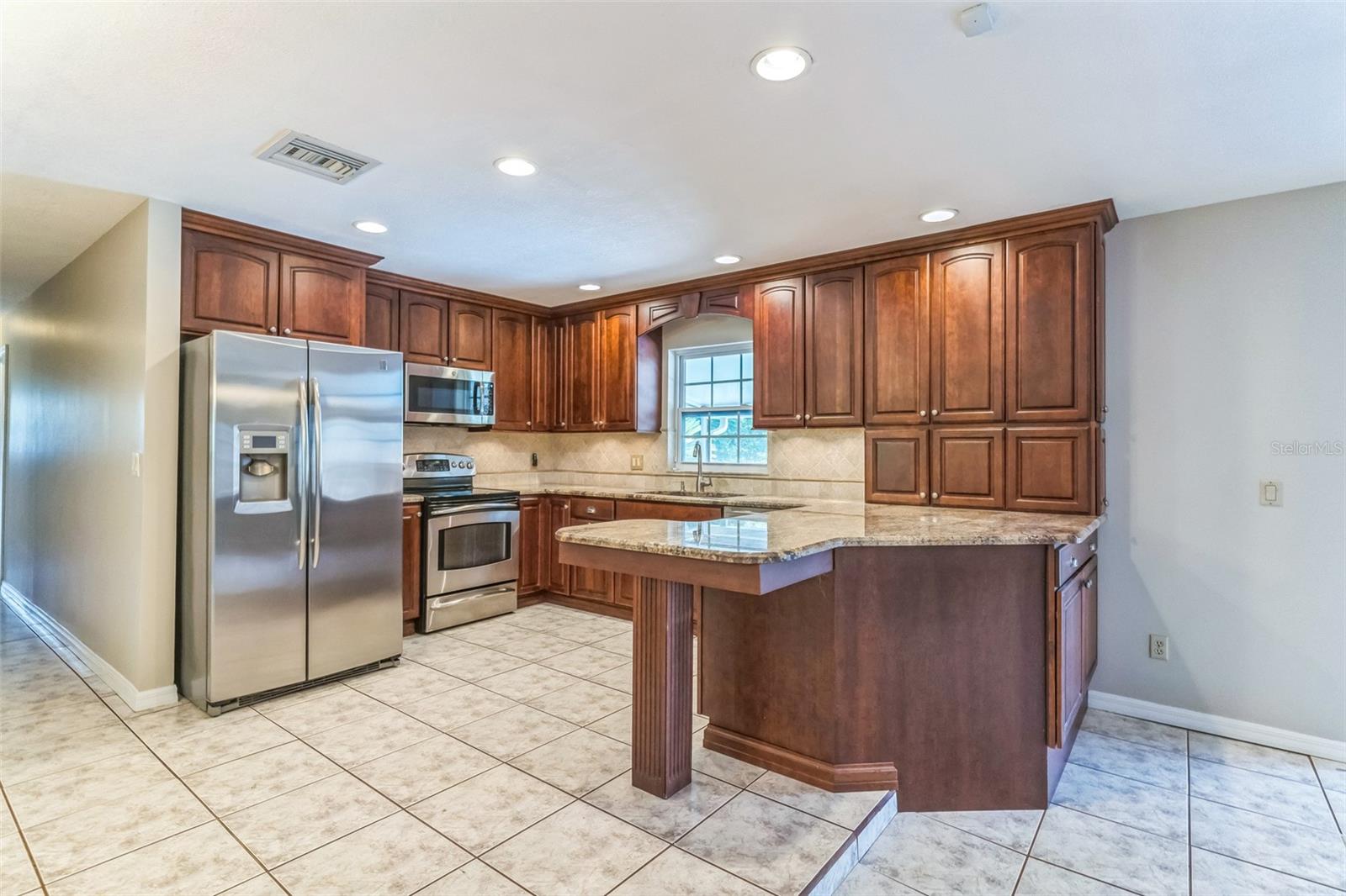 Image 11 of 31 For 403 Broadview Avenue