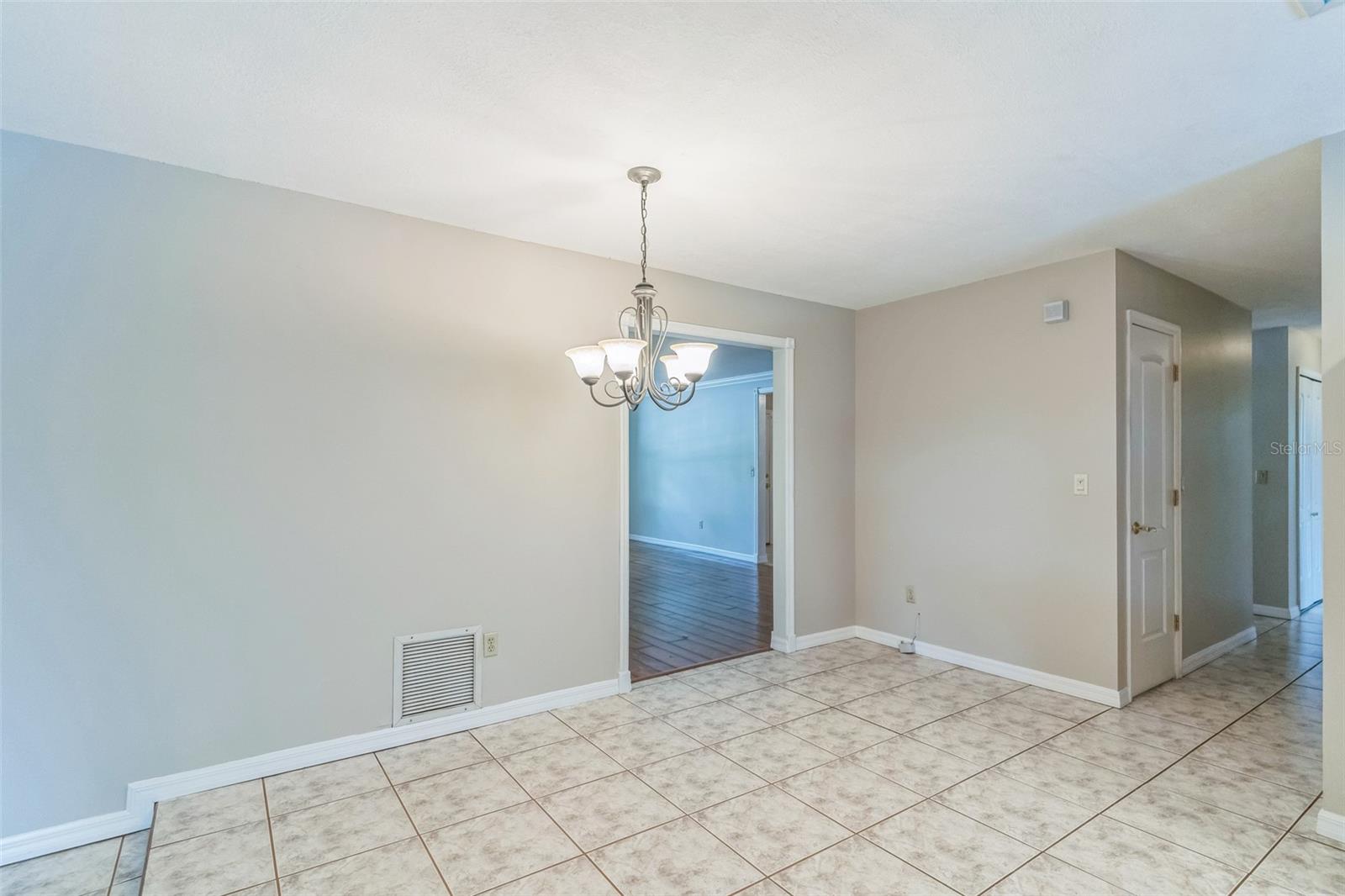Image 19 of 31 For 403 Broadview Avenue