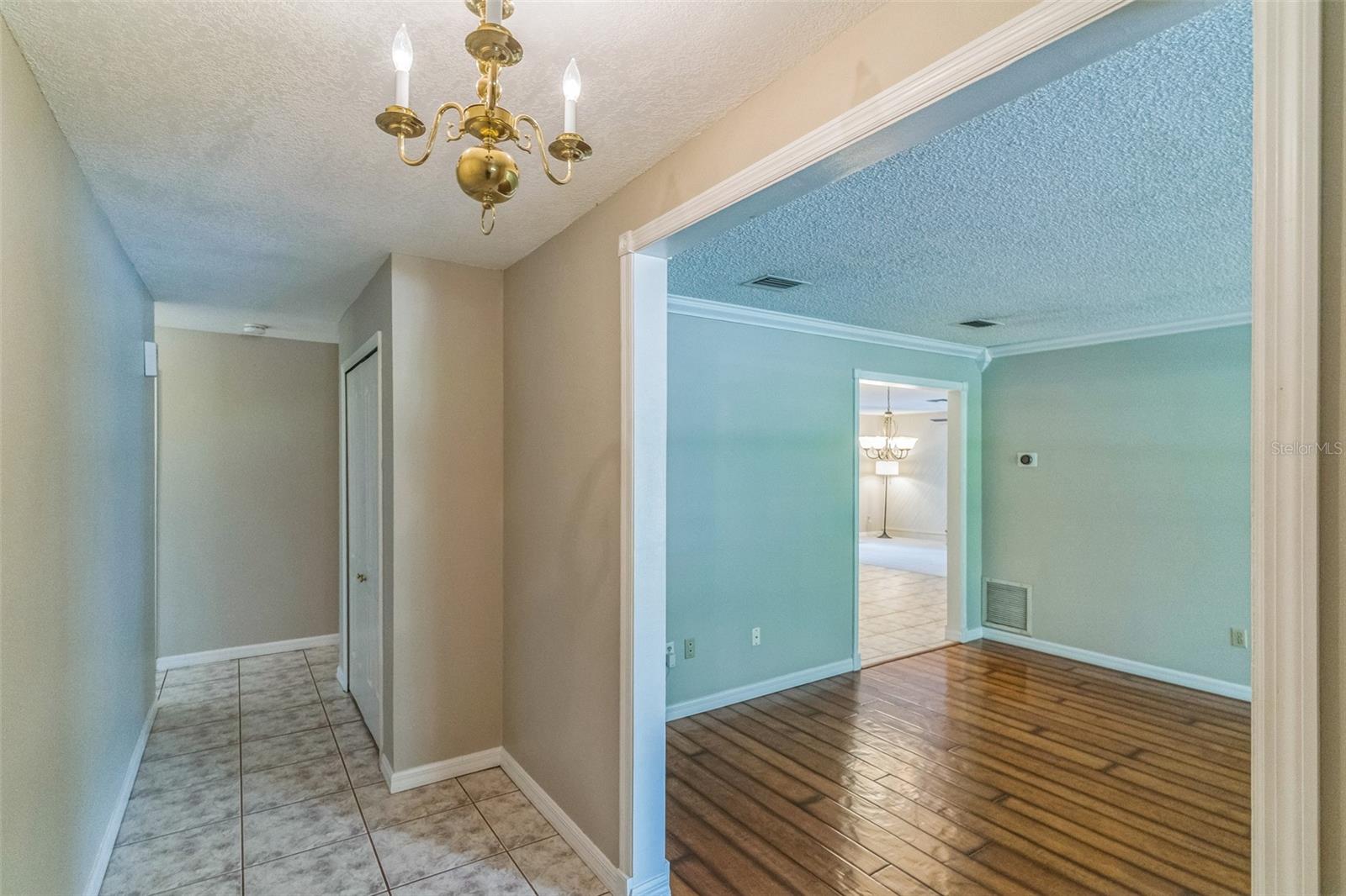 Image 7 of 31 For 403 Broadview Avenue
