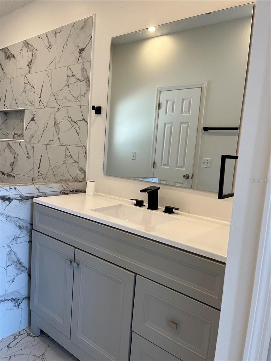 Image 12 of 55 For 2421 Queenswood Circle