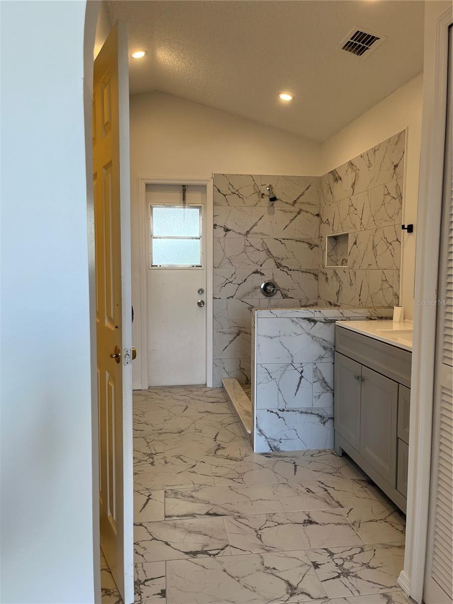 Image 13 of 55 For 2421 Queenswood Circle