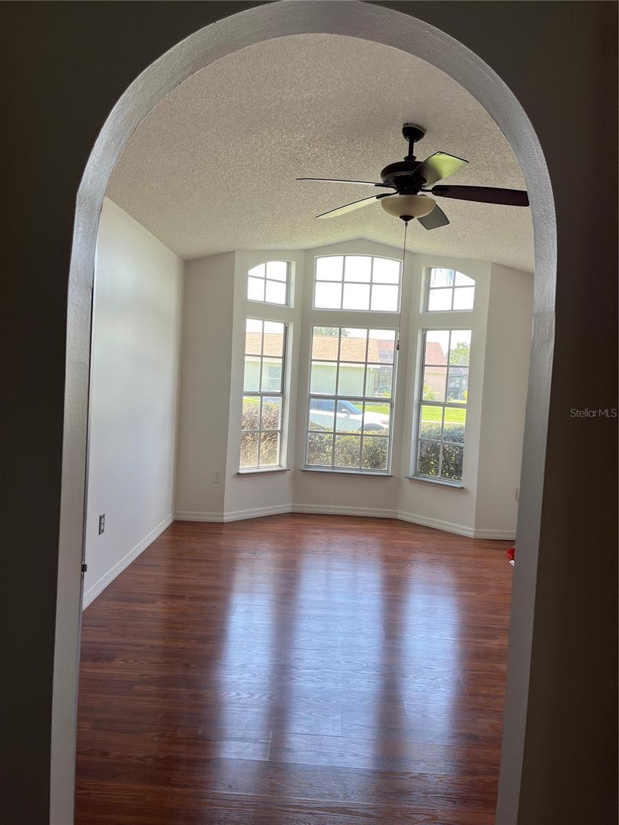 Image 14 of 55 For 2421 Queenswood Circle