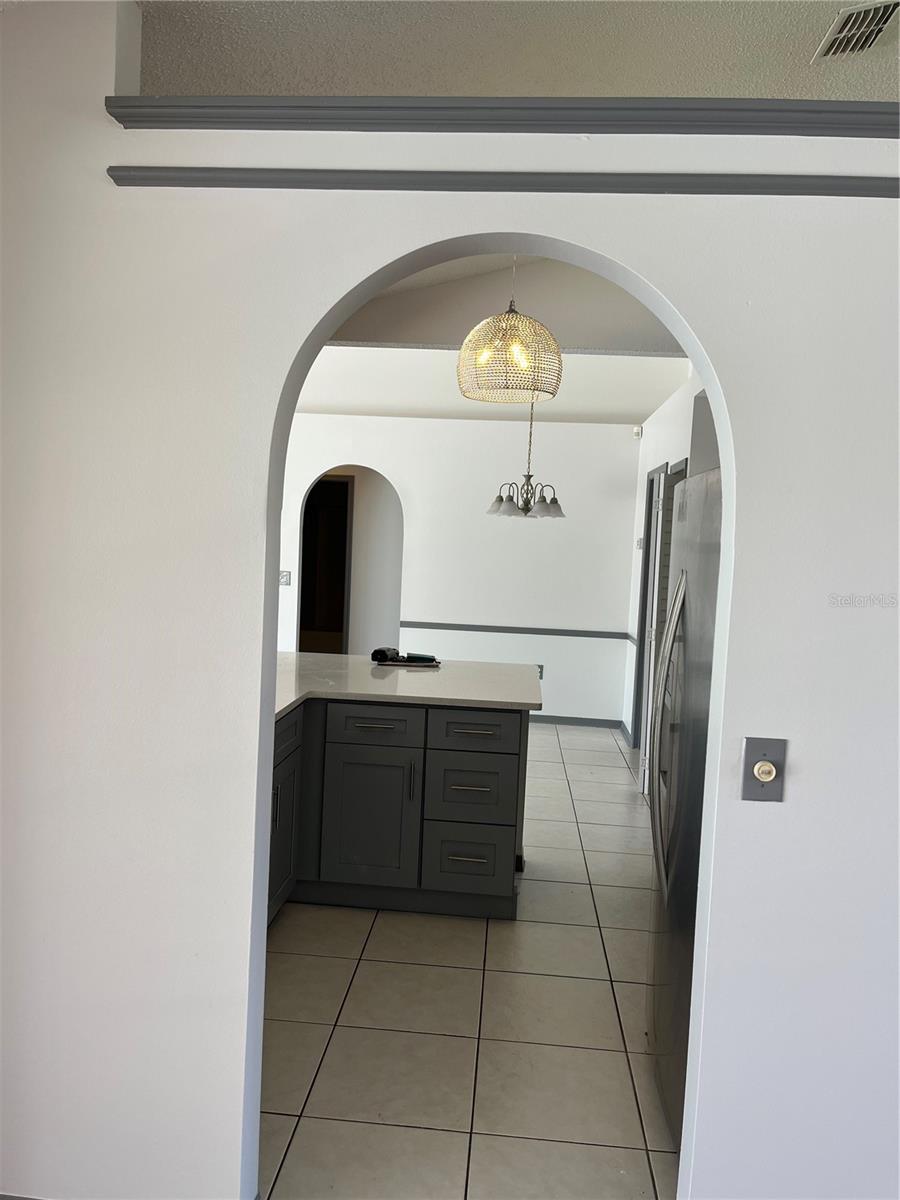 Image 16 of 55 For 2421 Queenswood Circle
