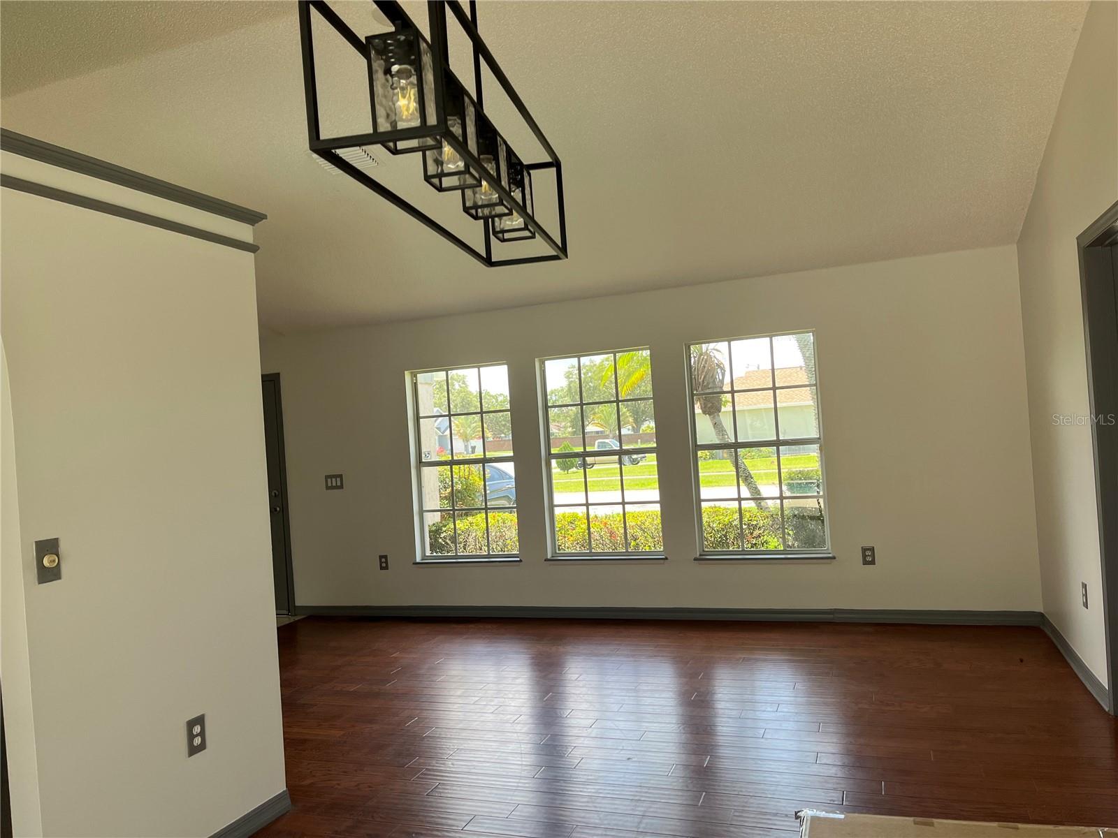 Image 17 of 55 For 2421 Queenswood Circle