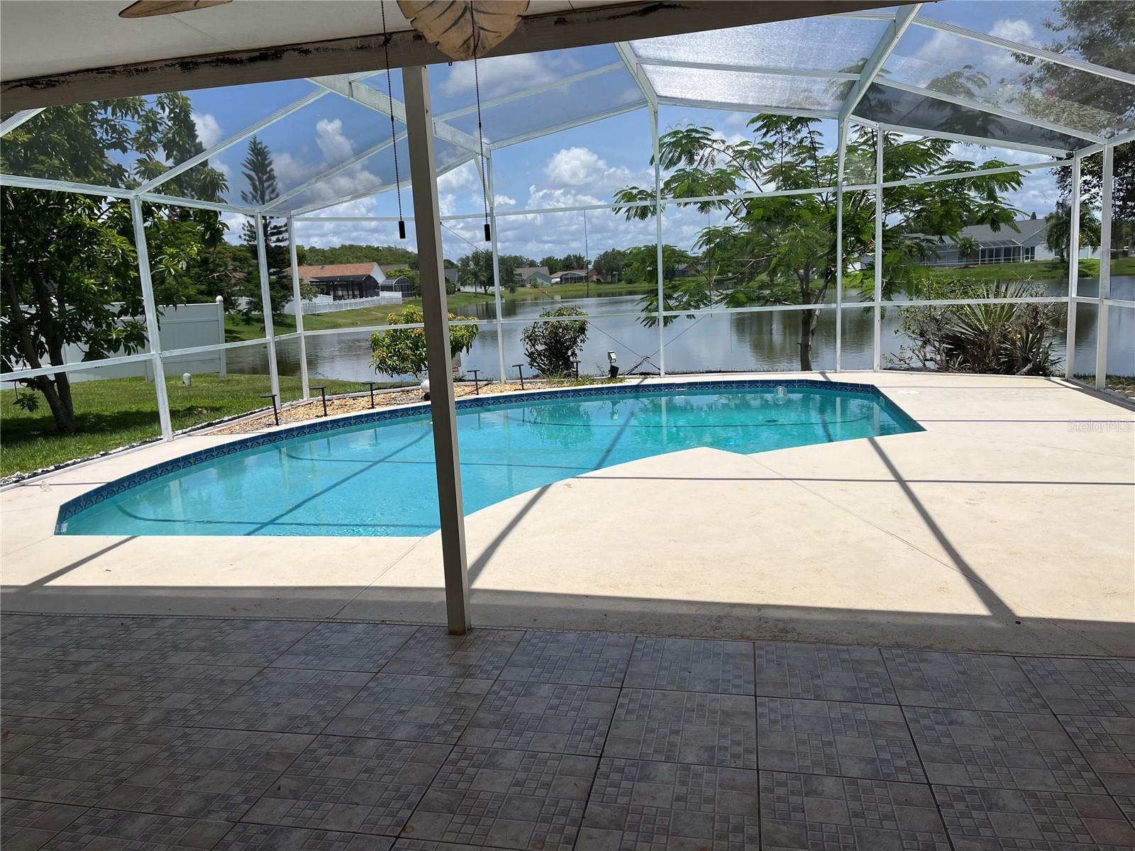 Image 5 of 55 For 2421 Queenswood Circle