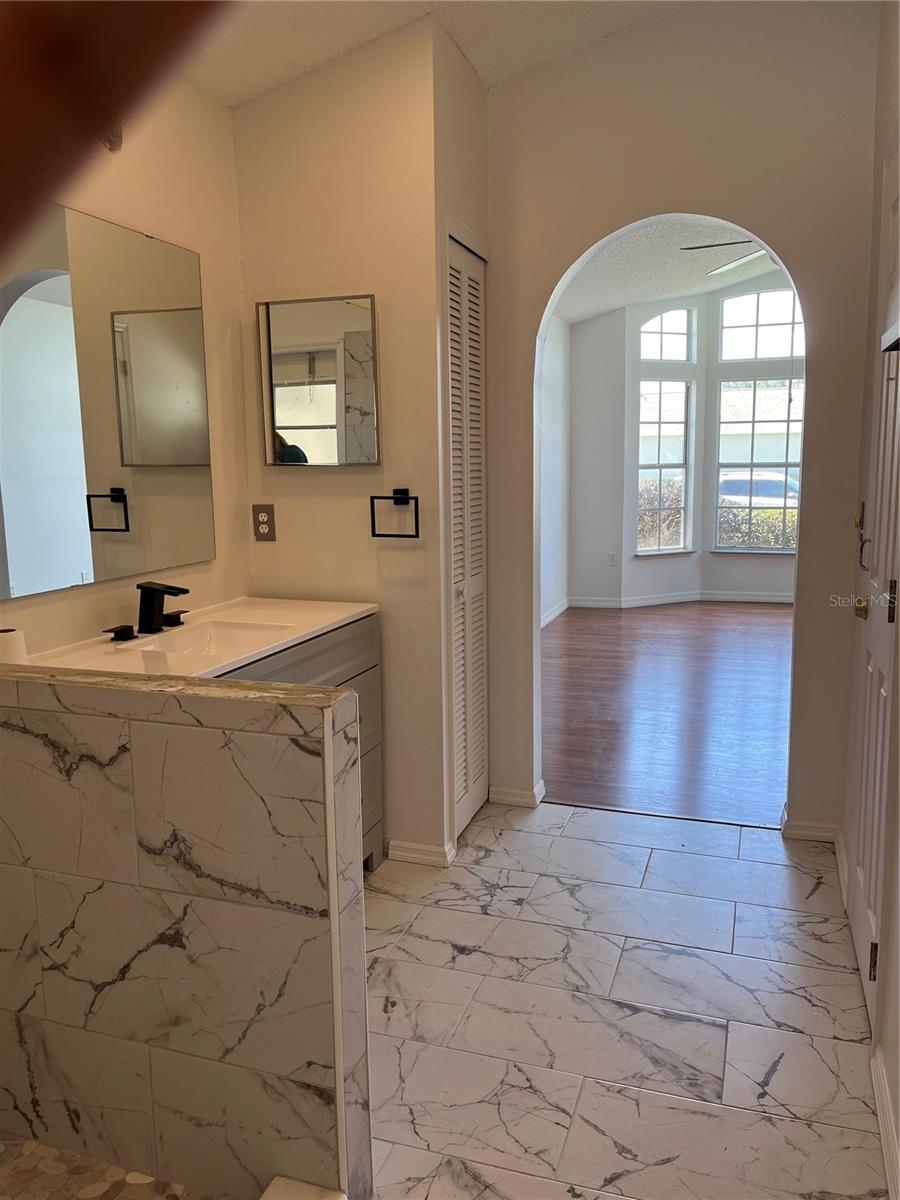 Image 7 of 55 For 2421 Queenswood Circle