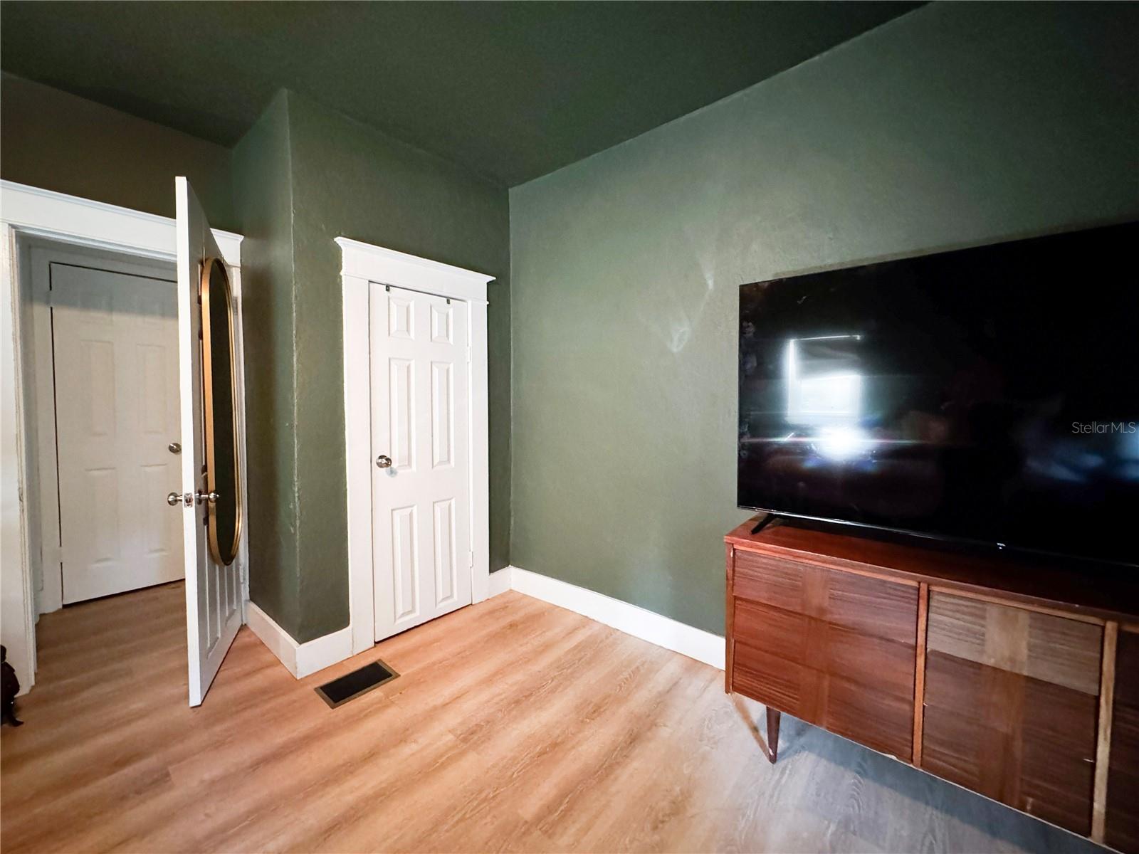 Image 17 of 21 For 112 Avocado Avenue