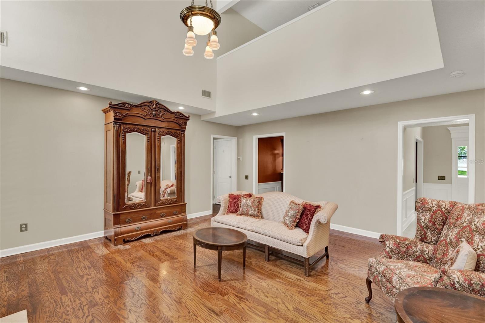 Image 15 of 42 For 991 Hawthorne Cove Court