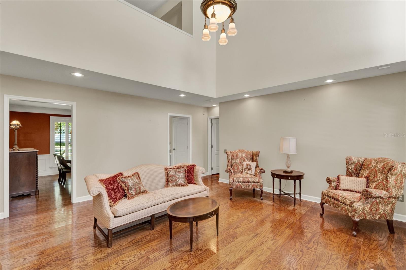 Image 16 of 42 For 991 Hawthorne Cove Court