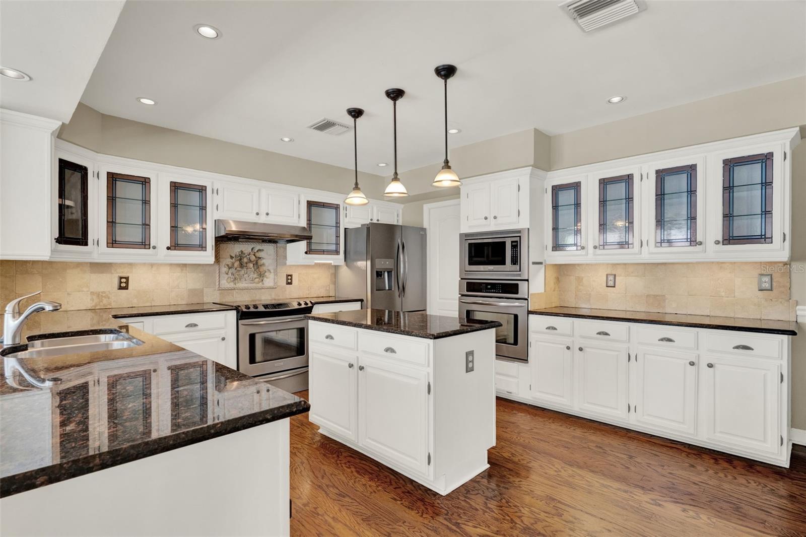Image 18 of 42 For 991 Hawthorne Cove Court