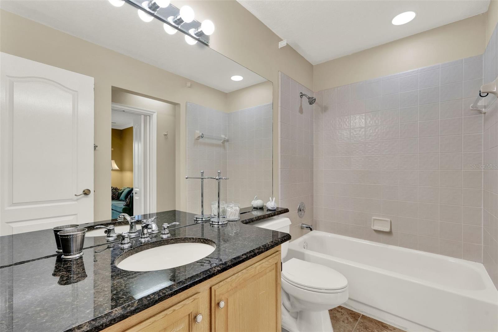 Image 22 of 42 For 991 Hawthorne Cove Court