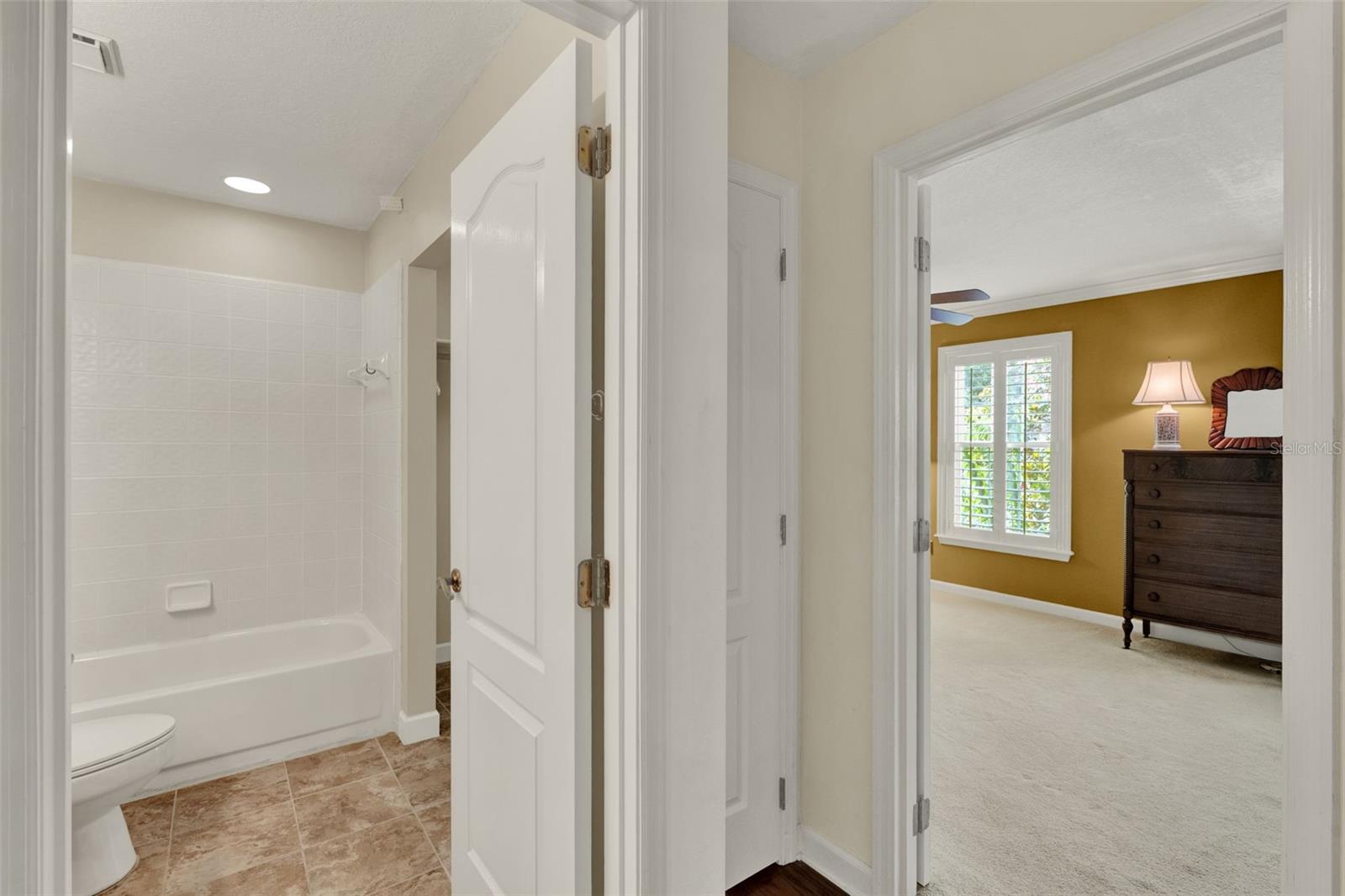 Image 25 of 42 For 991 Hawthorne Cove Court
