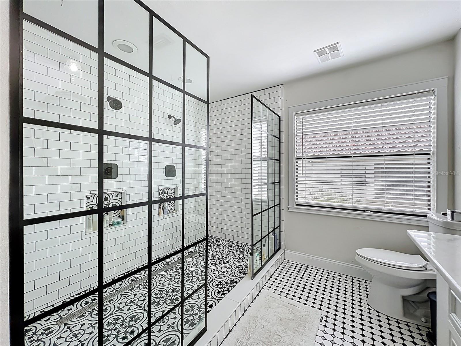 Image 16 of 24 For 260 Killarney Bay Court 6-6