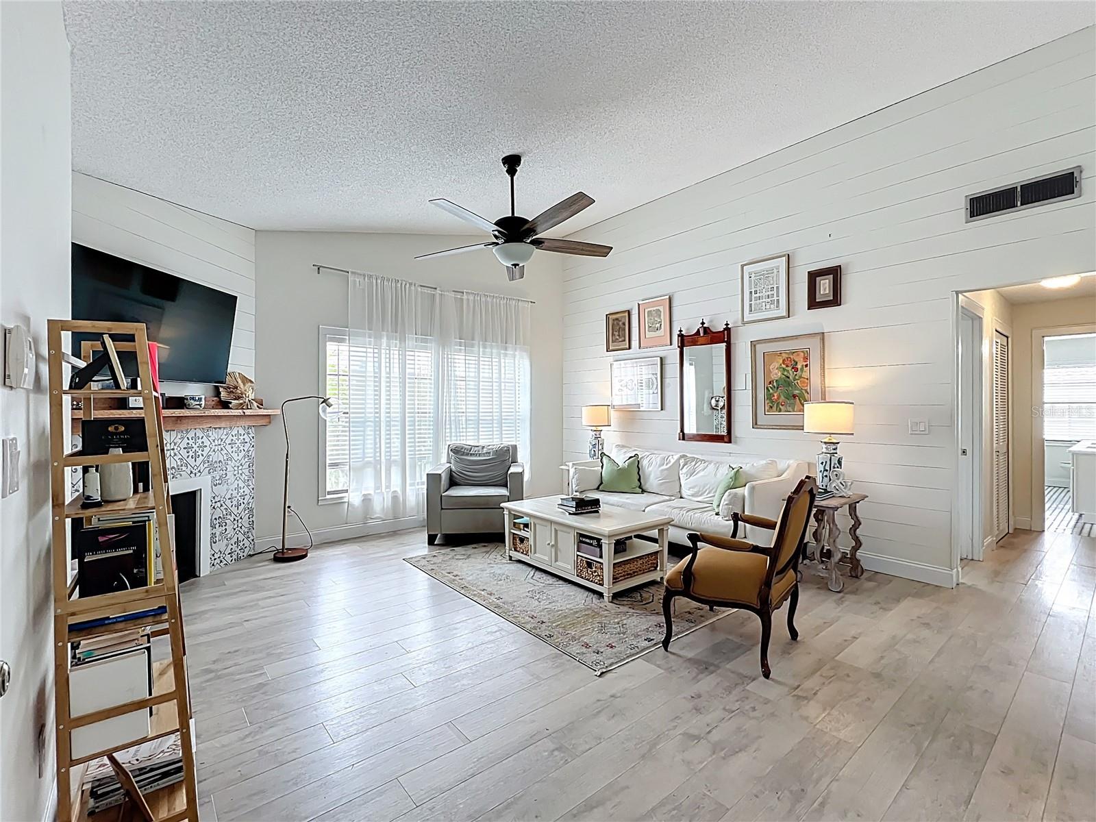 Image 3 of 24 For 260 Killarney Bay Court 6-6