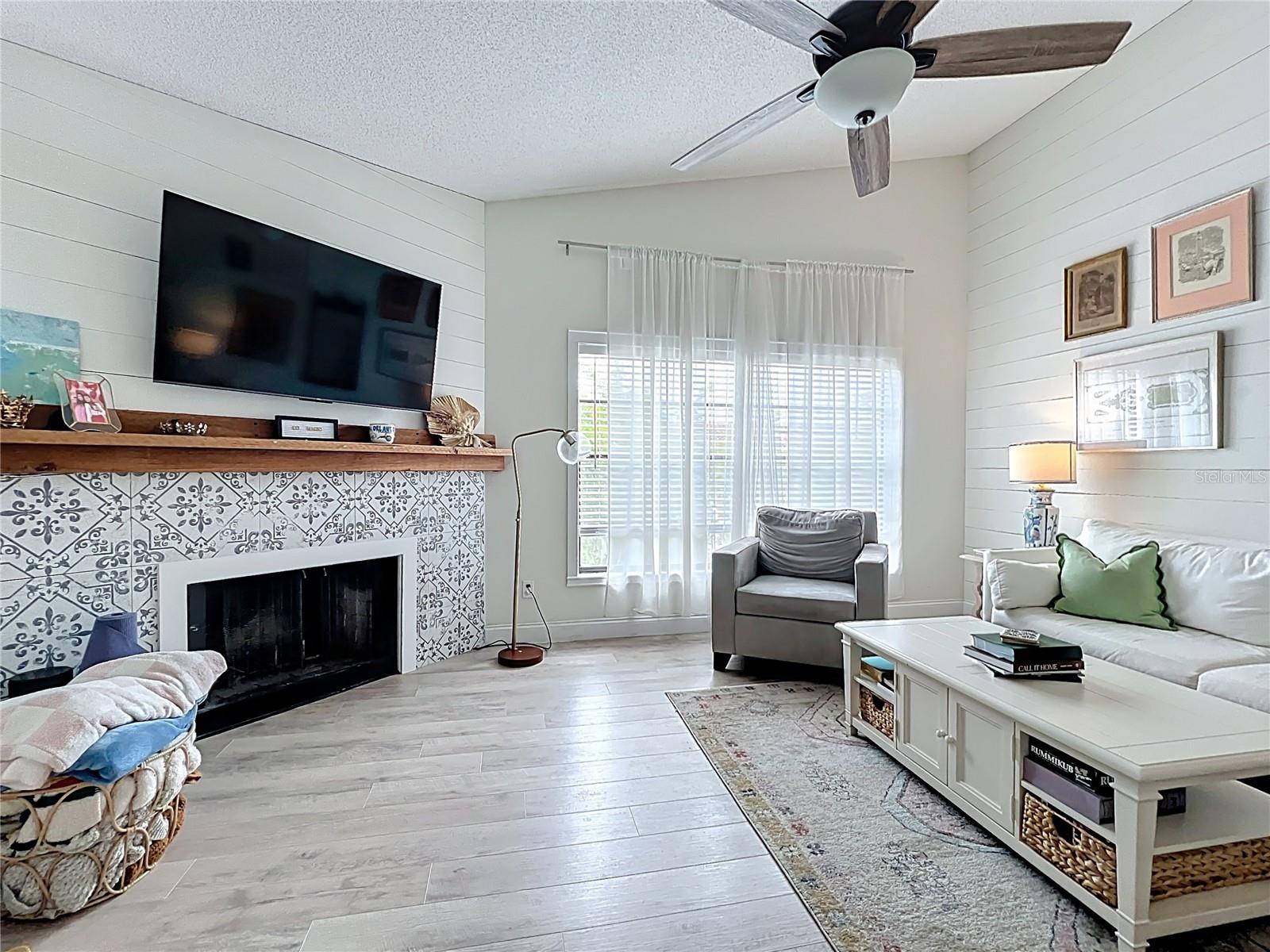 Image 4 of 24 For 260 Killarney Bay Court 6-6
