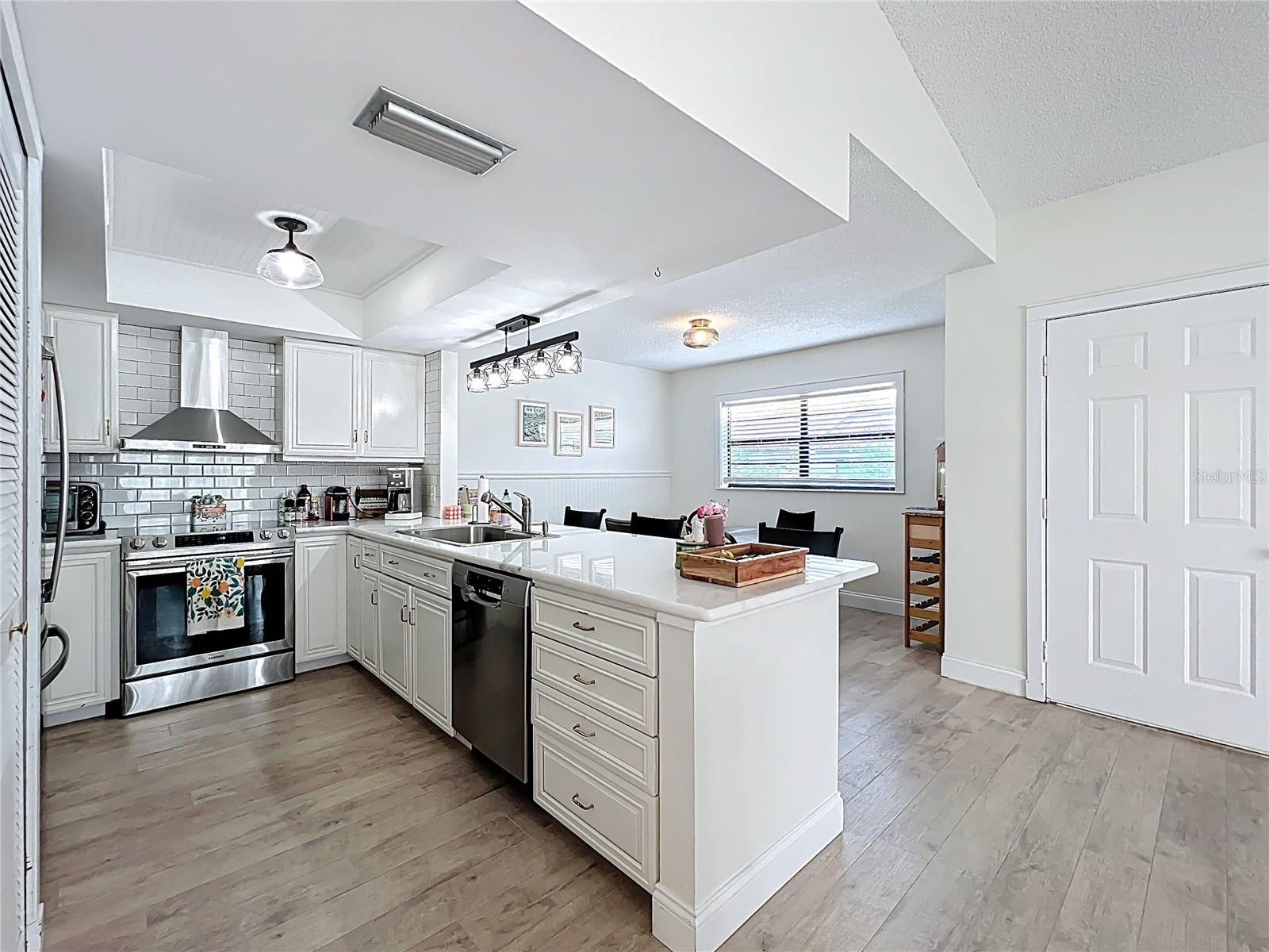 Image 6 of 24 For 260 Killarney Bay Court 6-6
