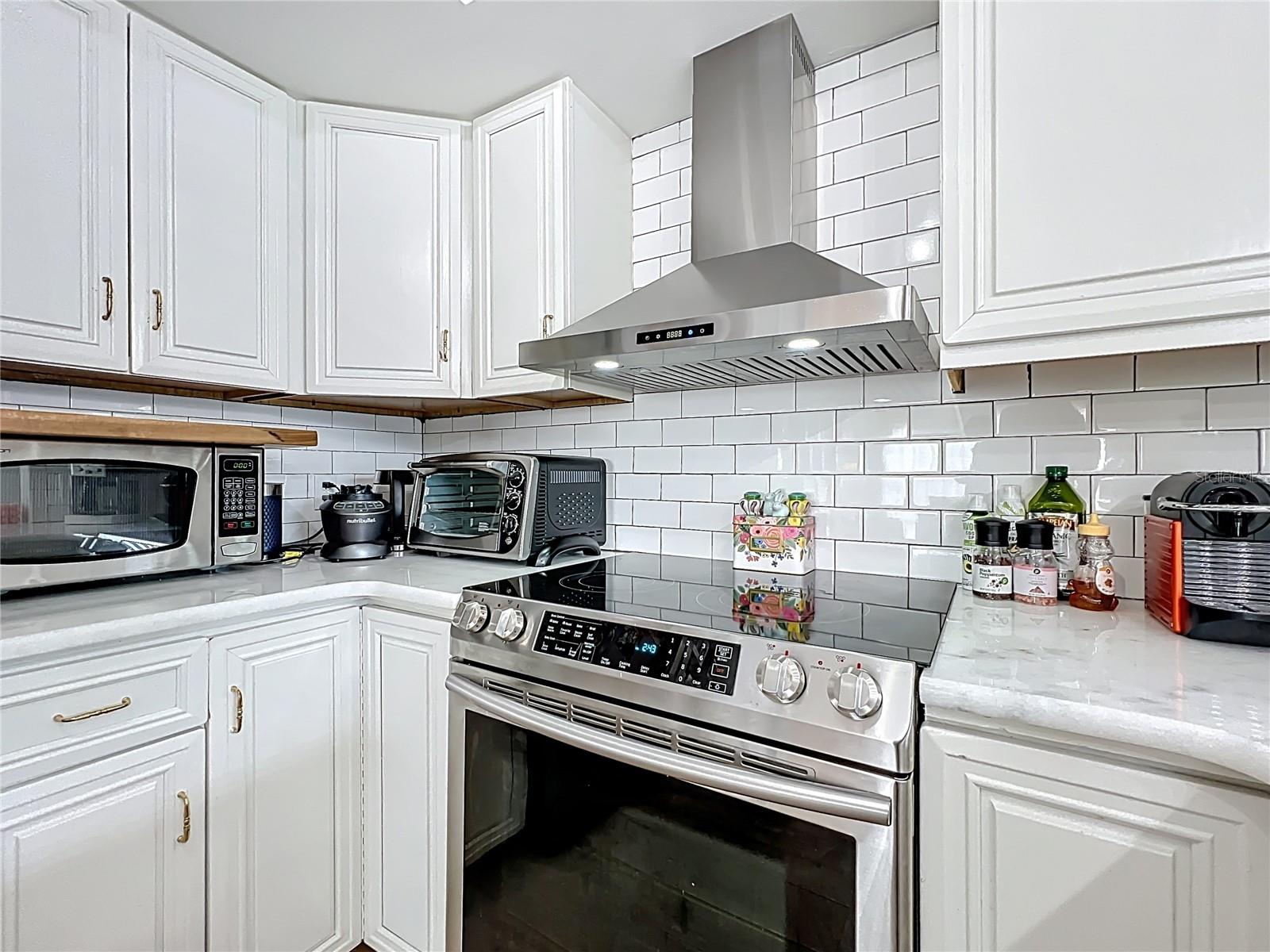 Image 9 of 24 For 260 Killarney Bay Court 6-6