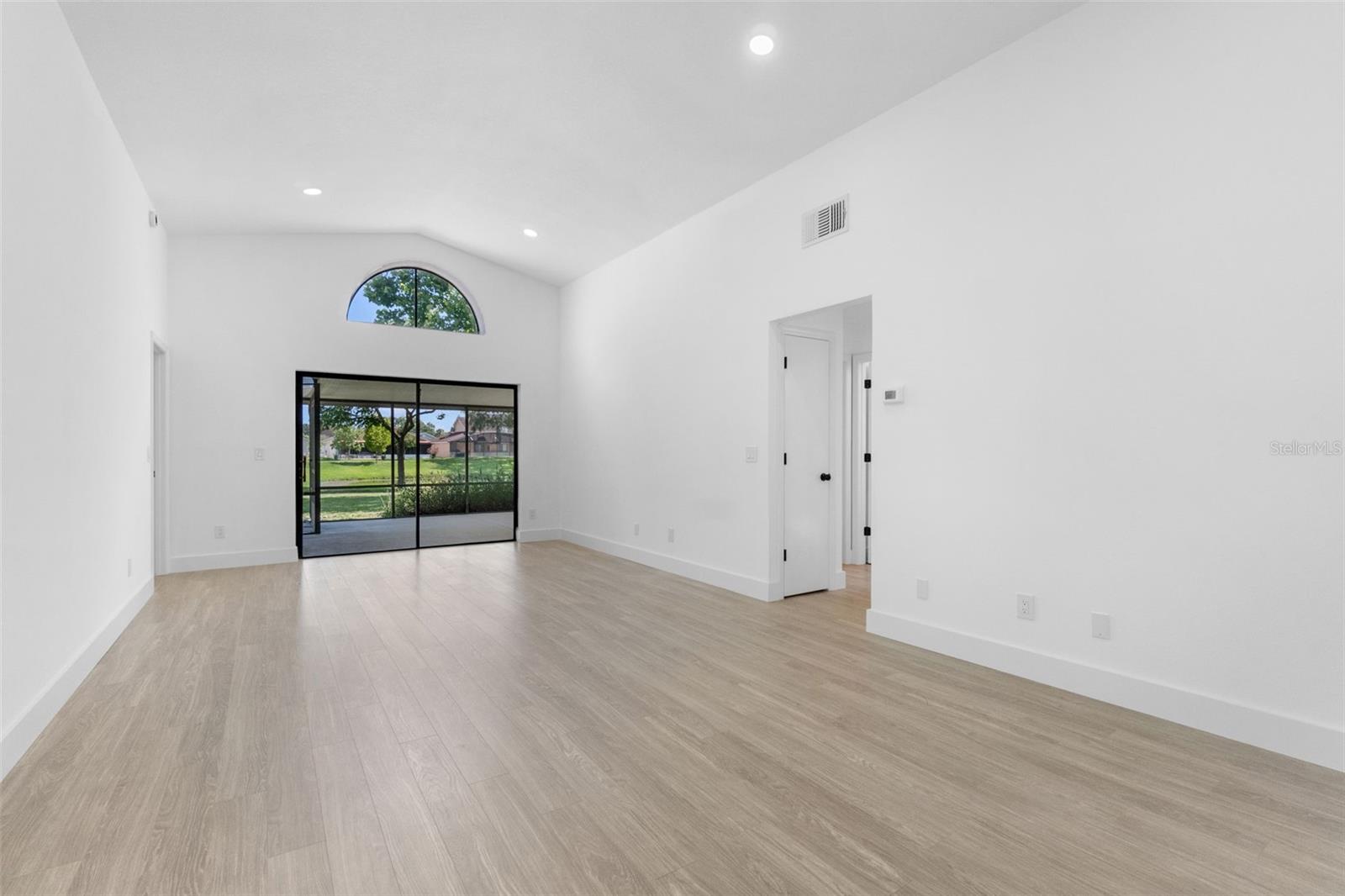 Image 10 of 38 For 826 Long Bay Court
