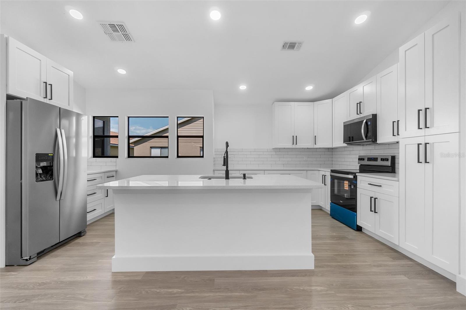 Image 7 of 38 For 826 Long Bay Court