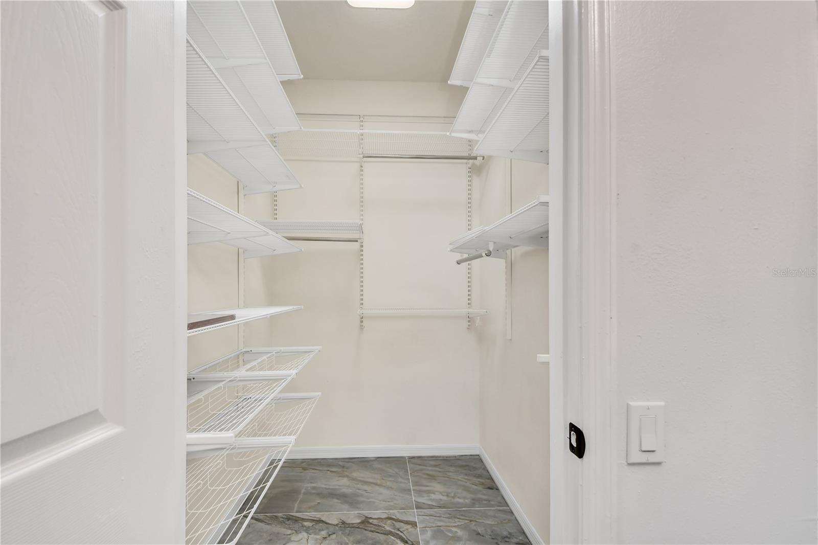 Image 12 of 100 For 3030 Clubview Drive Ge