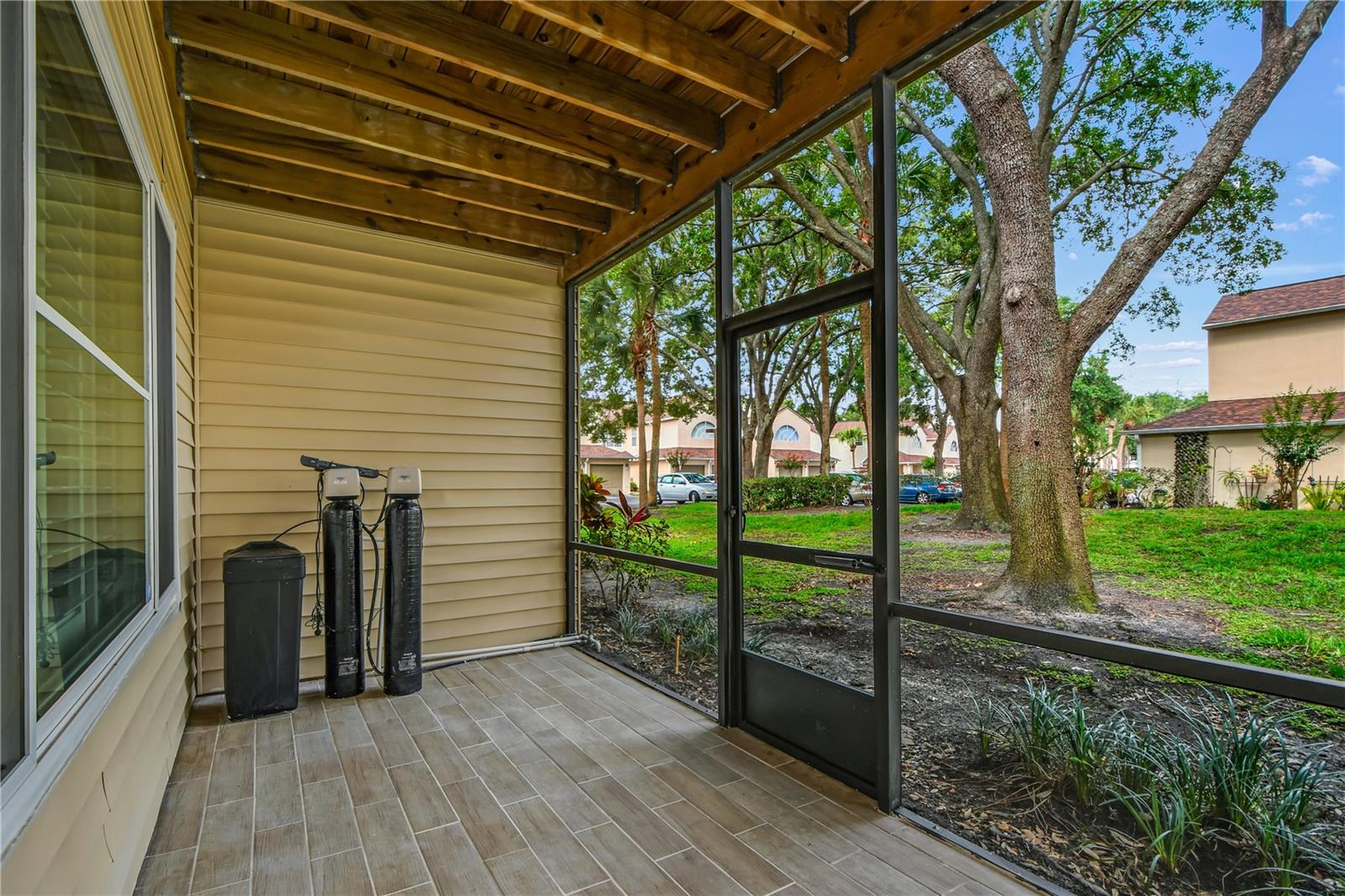 Image 2 of 100 For 3030 Clubview Drive Ge