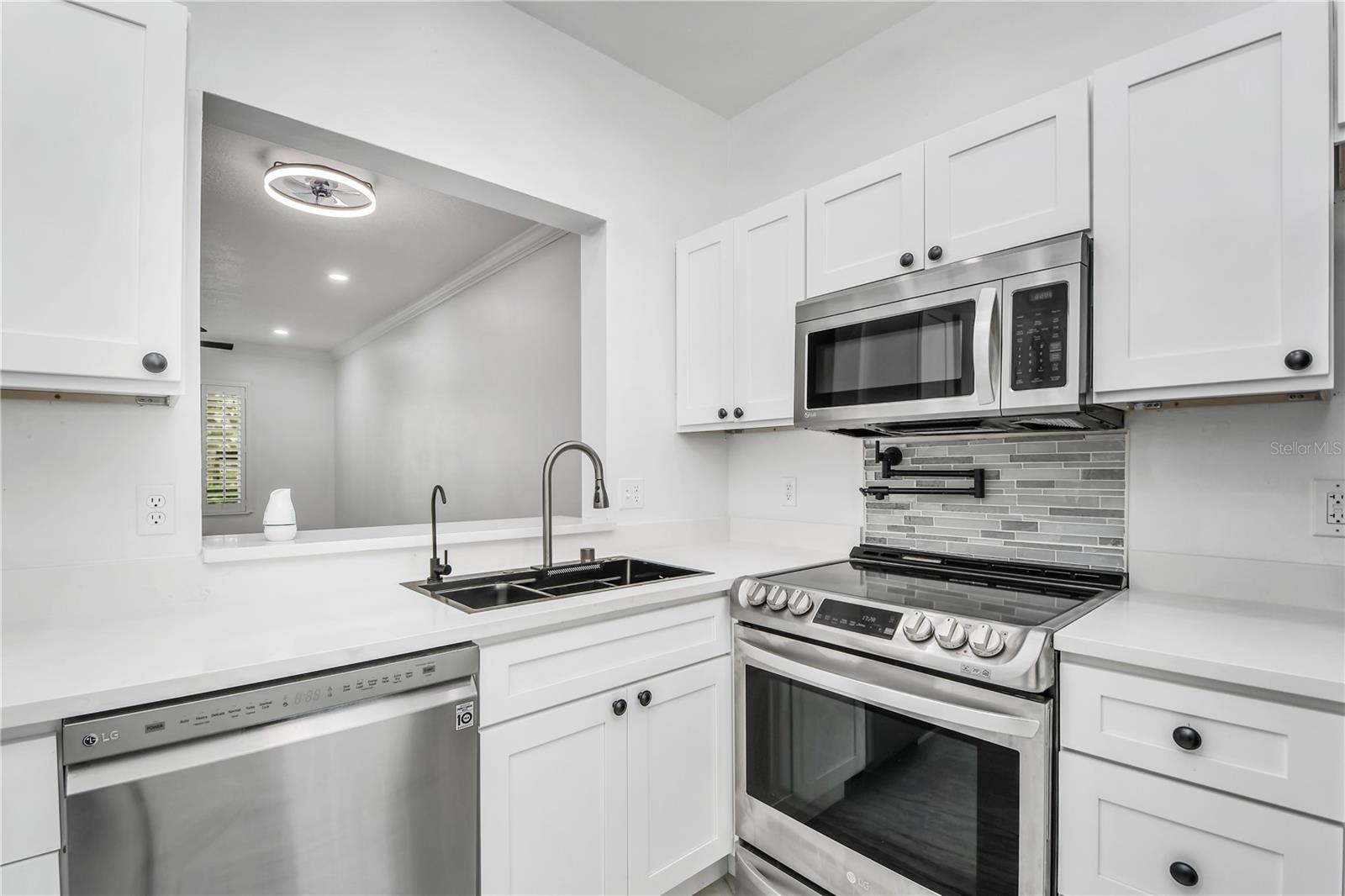 Image 21 of 100 For 3030 Clubview Drive Ge