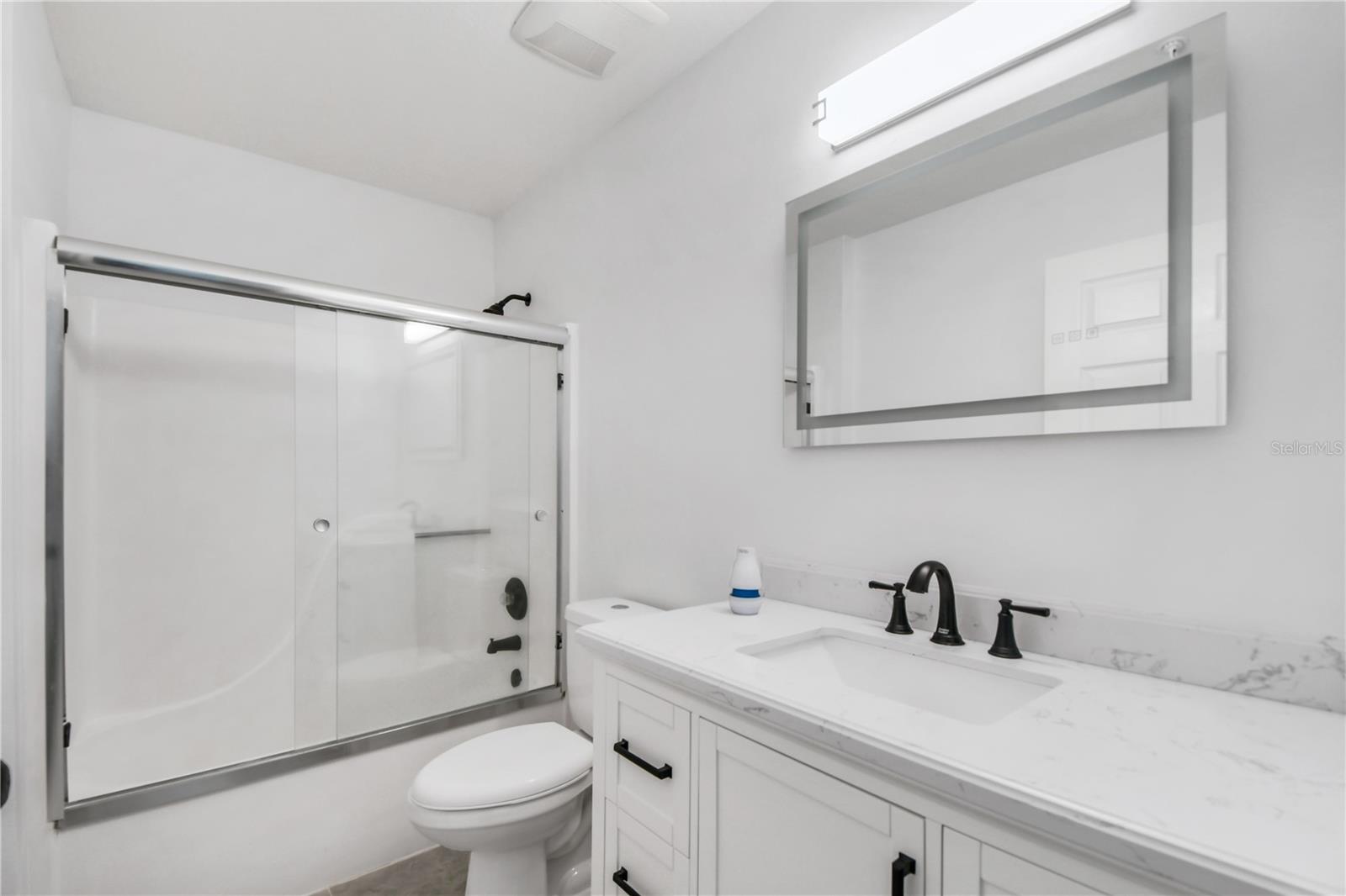 Image 26 of 100 For 3030 Clubview Drive Ge