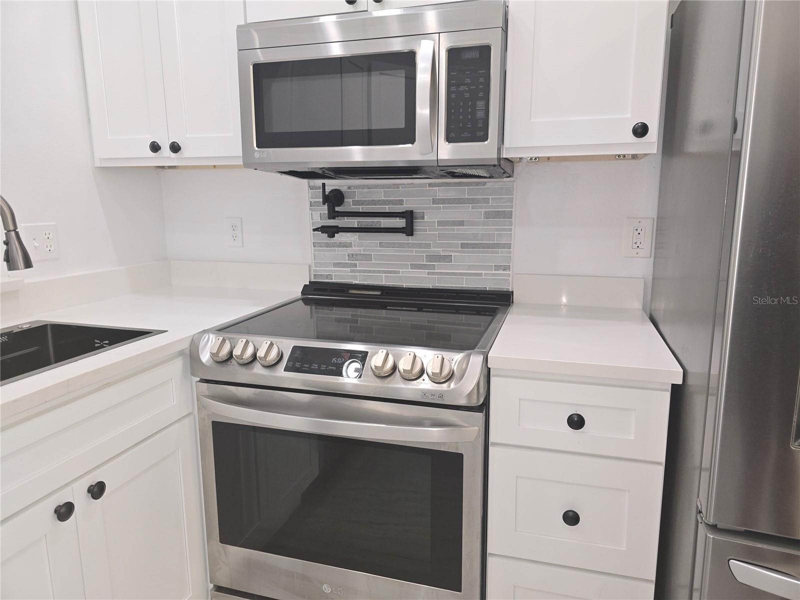 Image 36 of 100 For 3030 Clubview Drive Ge