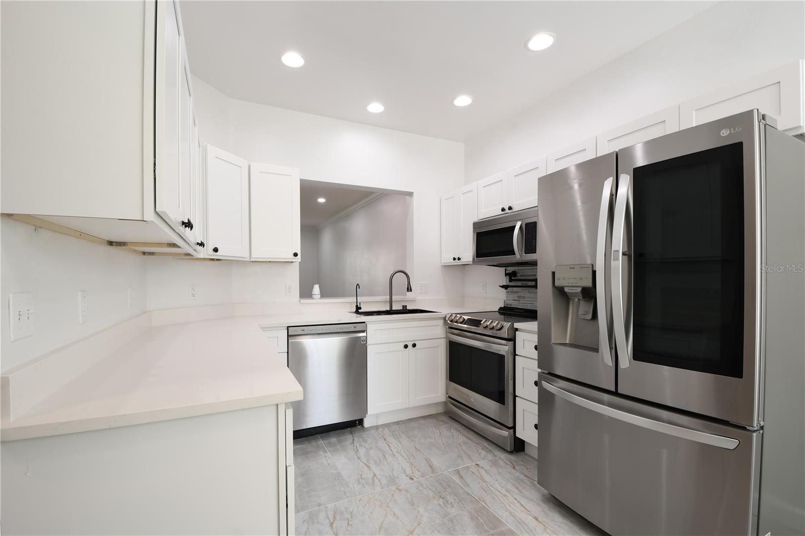 Image 8 of 100 For 3030 Clubview Drive Ge