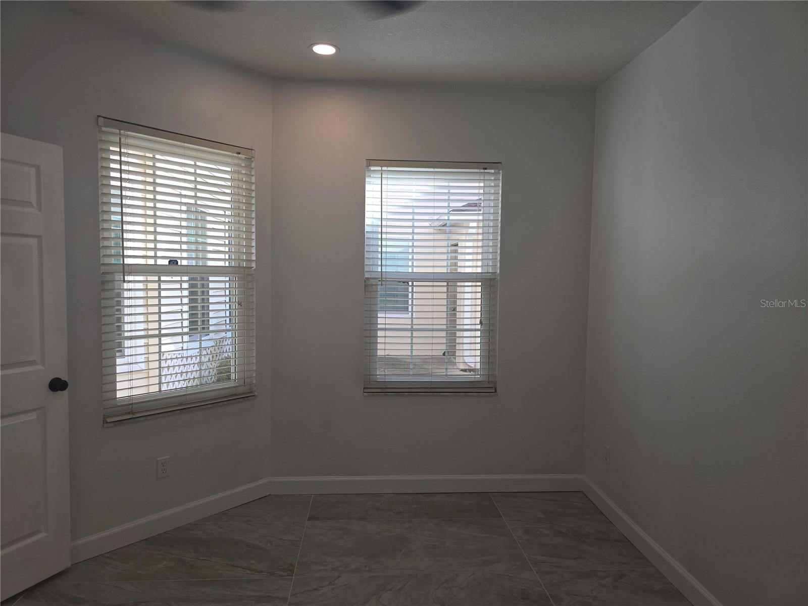 Image 82 of 100 For 3030 Clubview Drive Ge