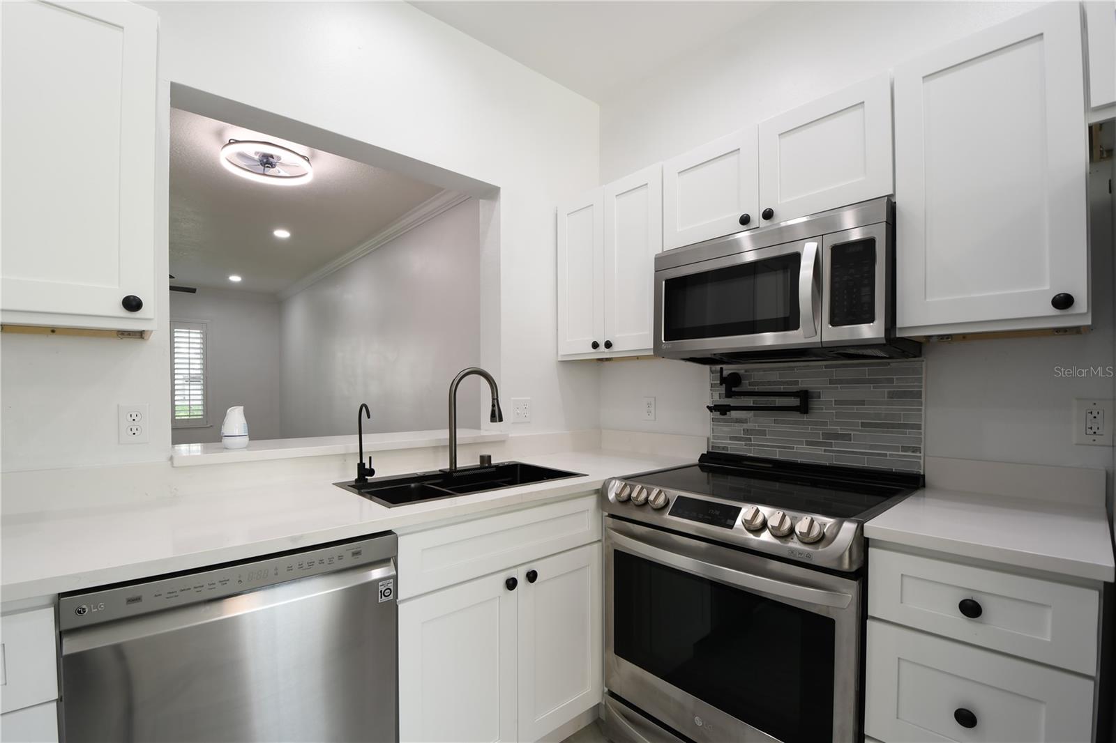 Image 9 of 100 For 3030 Clubview Drive Ge