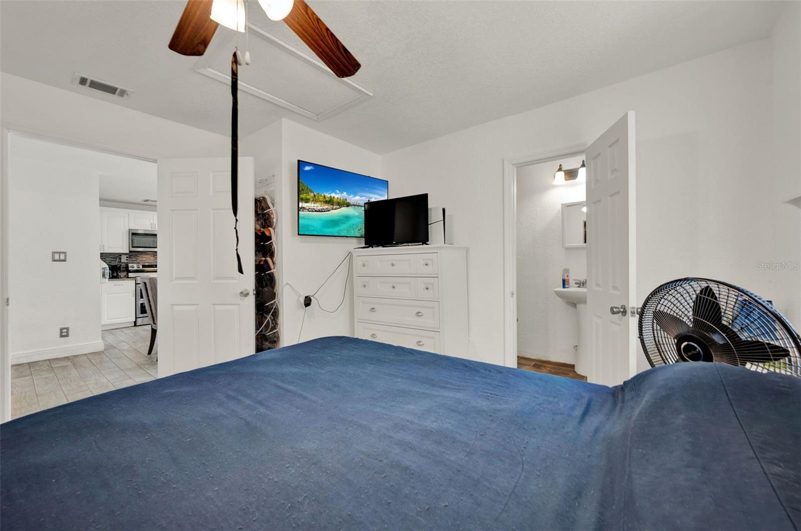 Image 15 of 30 For 7807 Pine Hawk Lane