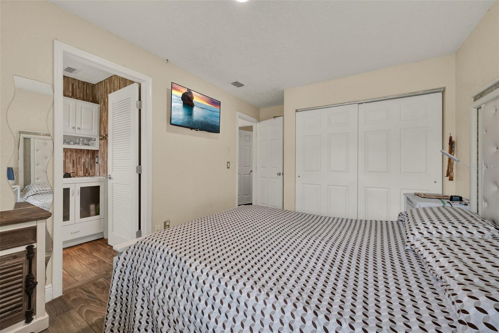 Image 18 of 30 For 7807 Pine Hawk Lane