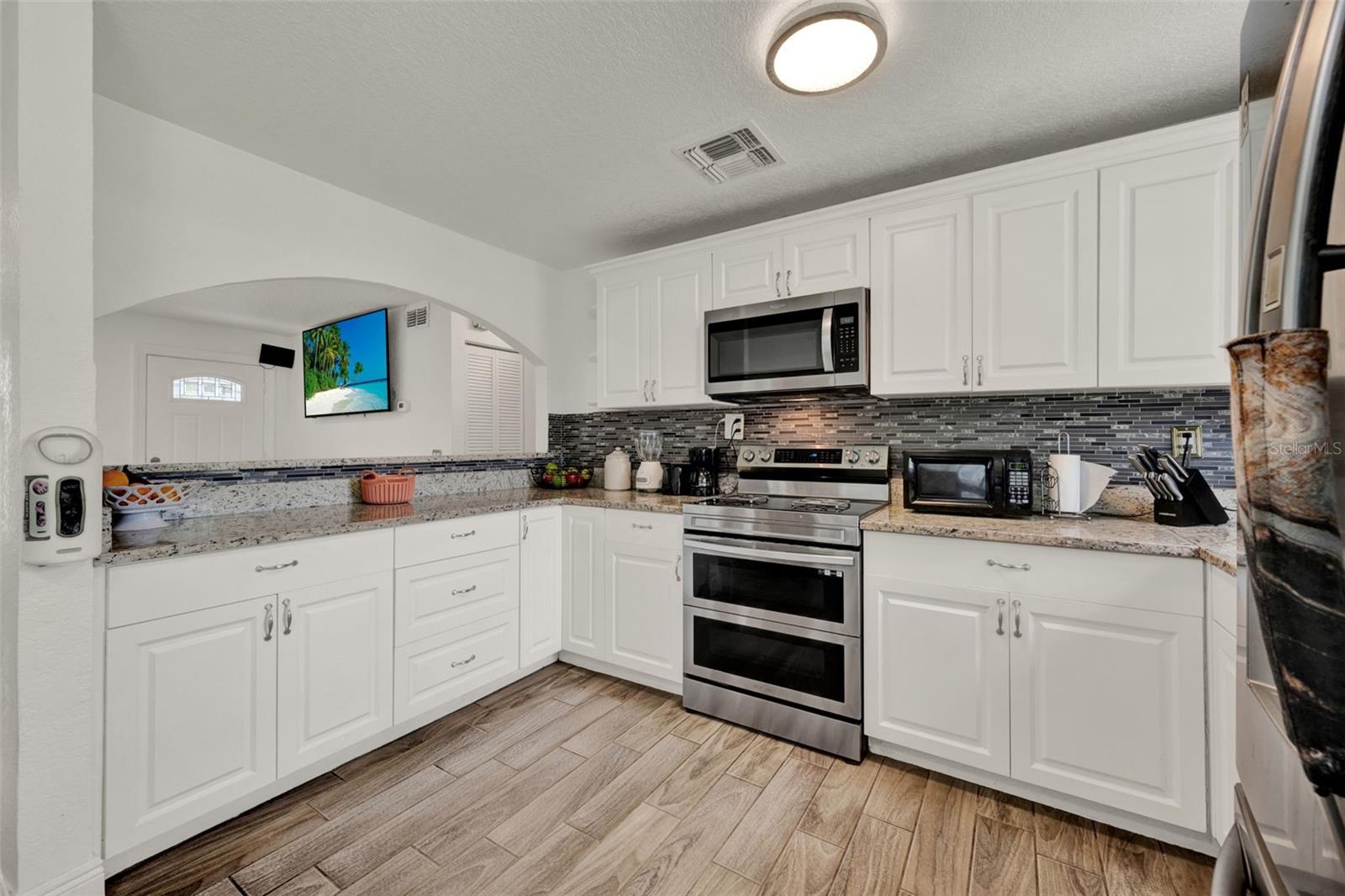Image 3 of 30 For 7807 Pine Hawk Lane