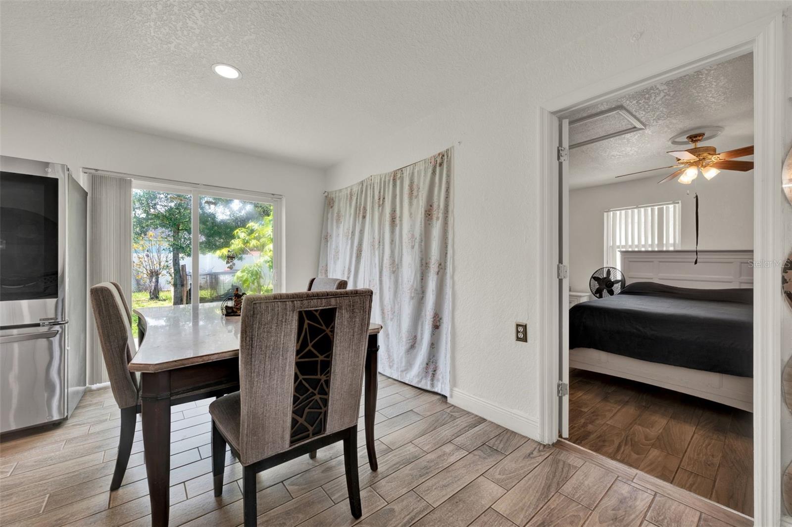 Image 4 of 30 For 7807 Pine Hawk Lane