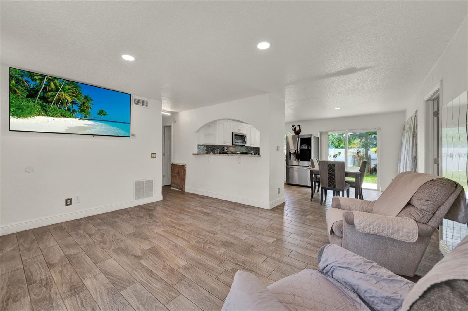 Image 7 of 30 For 7807 Pine Hawk Lane