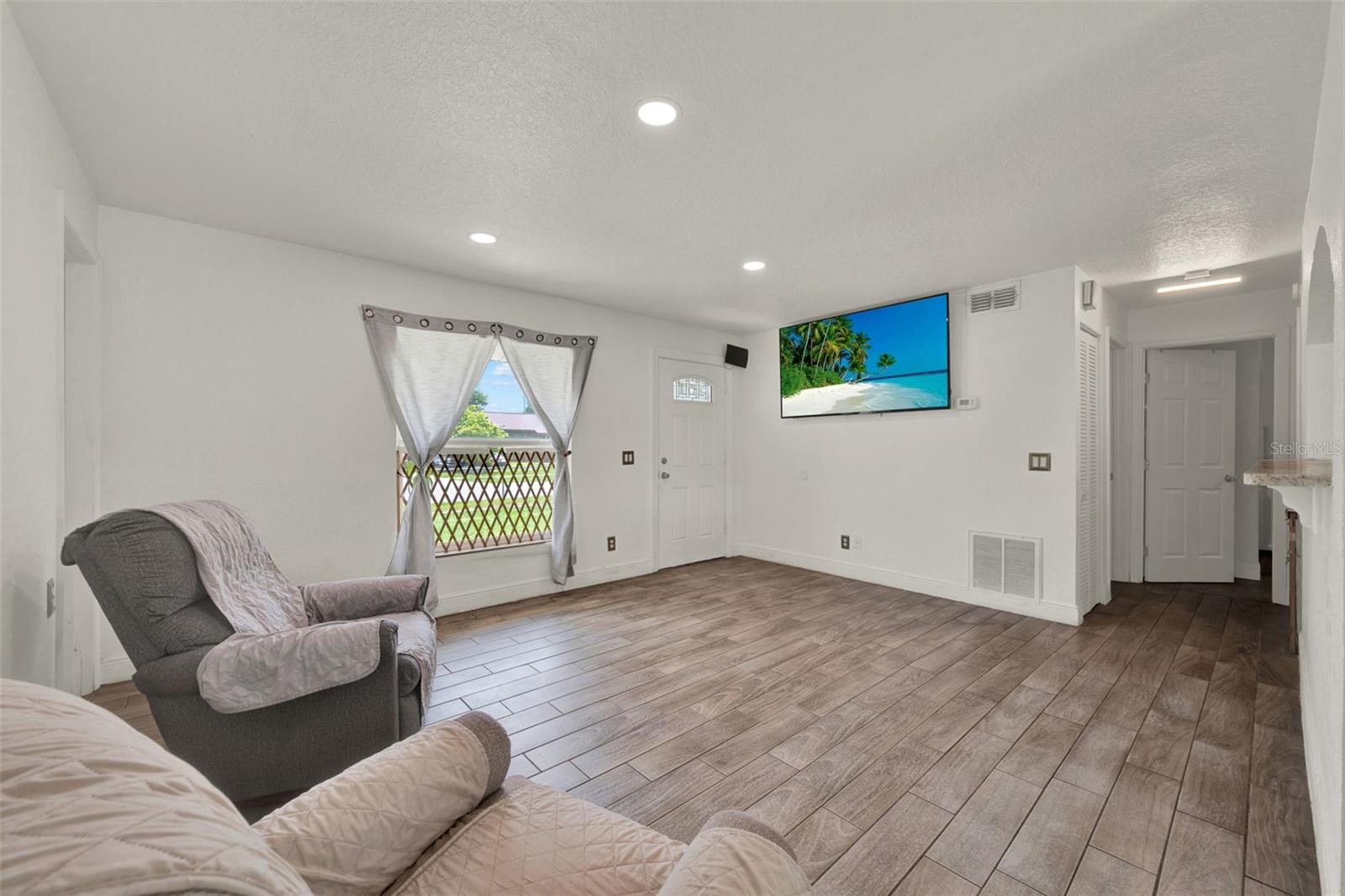 Image 8 of 30 For 7807 Pine Hawk Lane