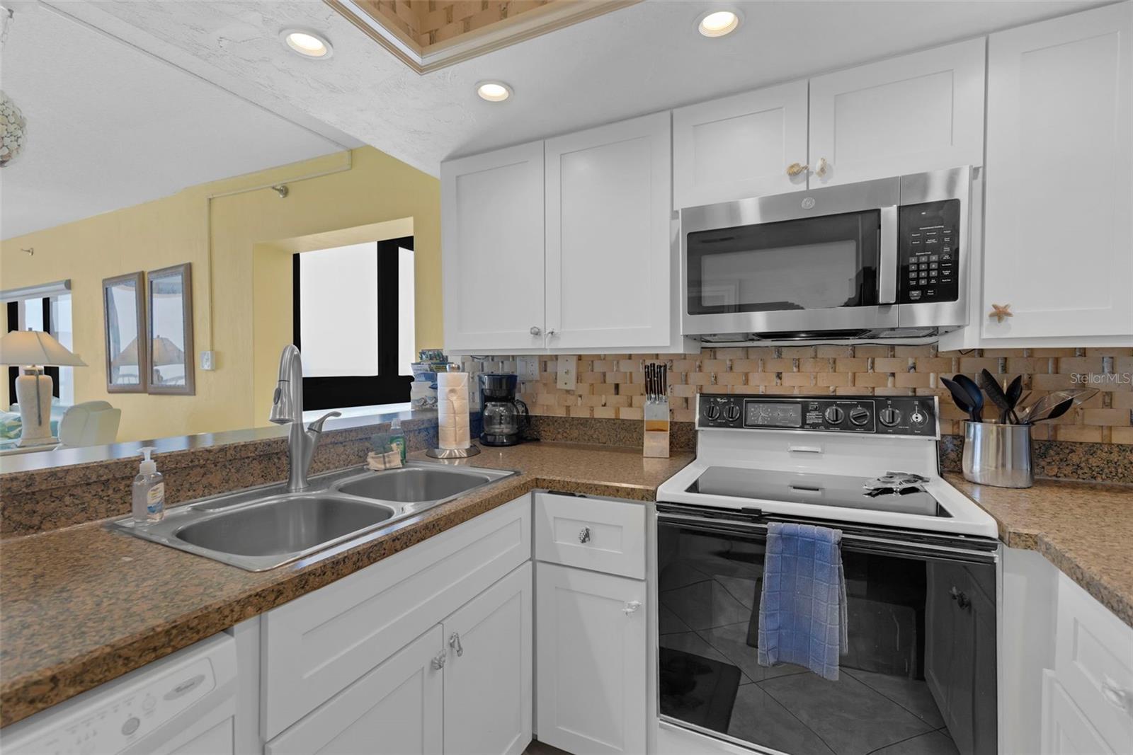 Image 9 of 41 For 4141 Atlantic Avenue 707