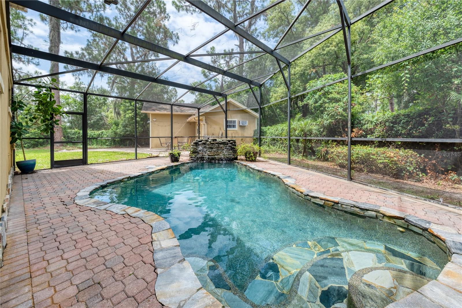 Image 34 of 55 For 3102 Cecelia Drive