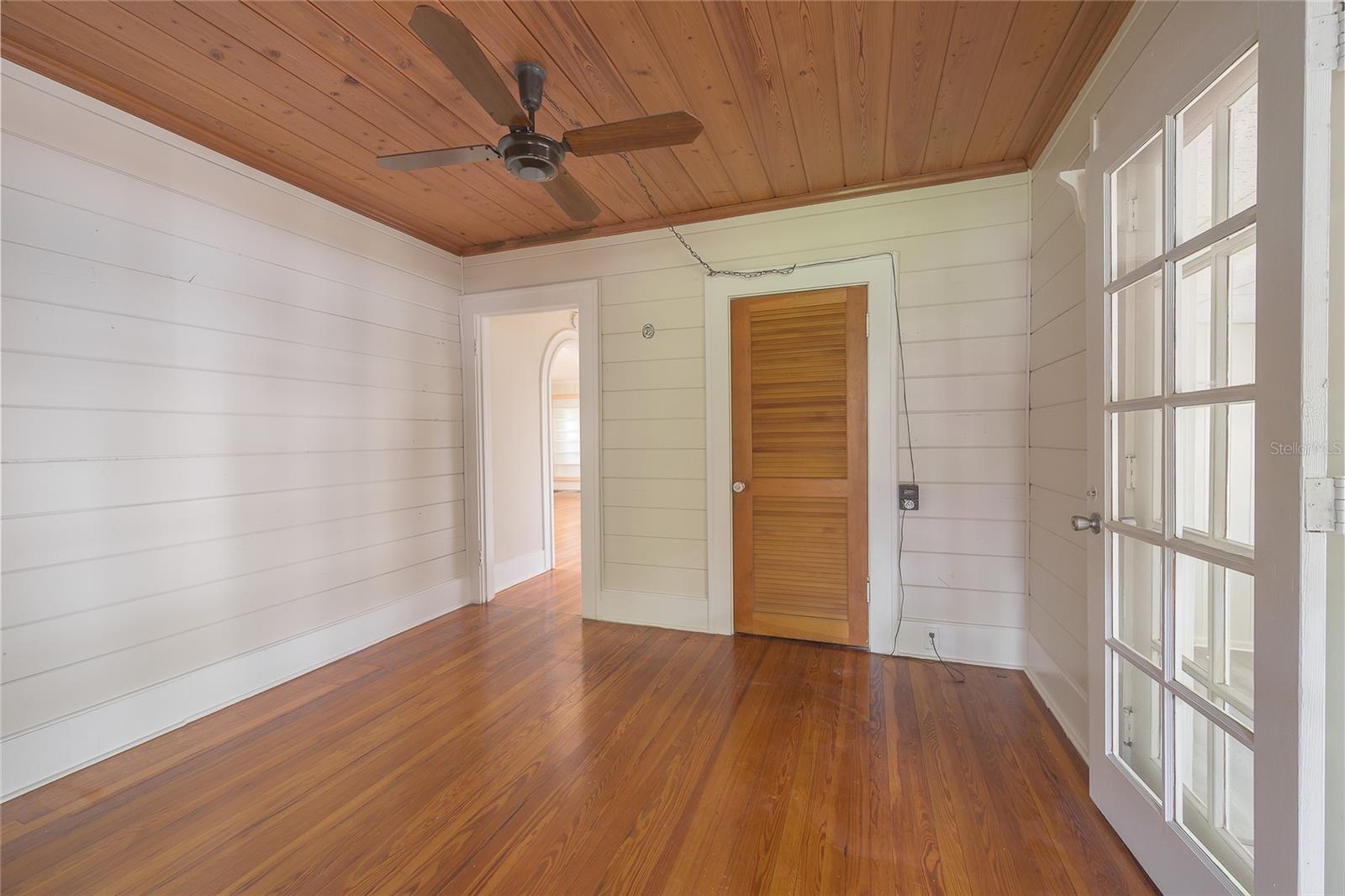 Image 10 of 39 For 1621 Sunnyside Drive