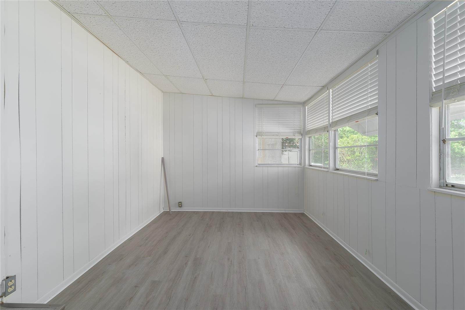 Image 21 of 39 For 1621 Sunnyside Drive