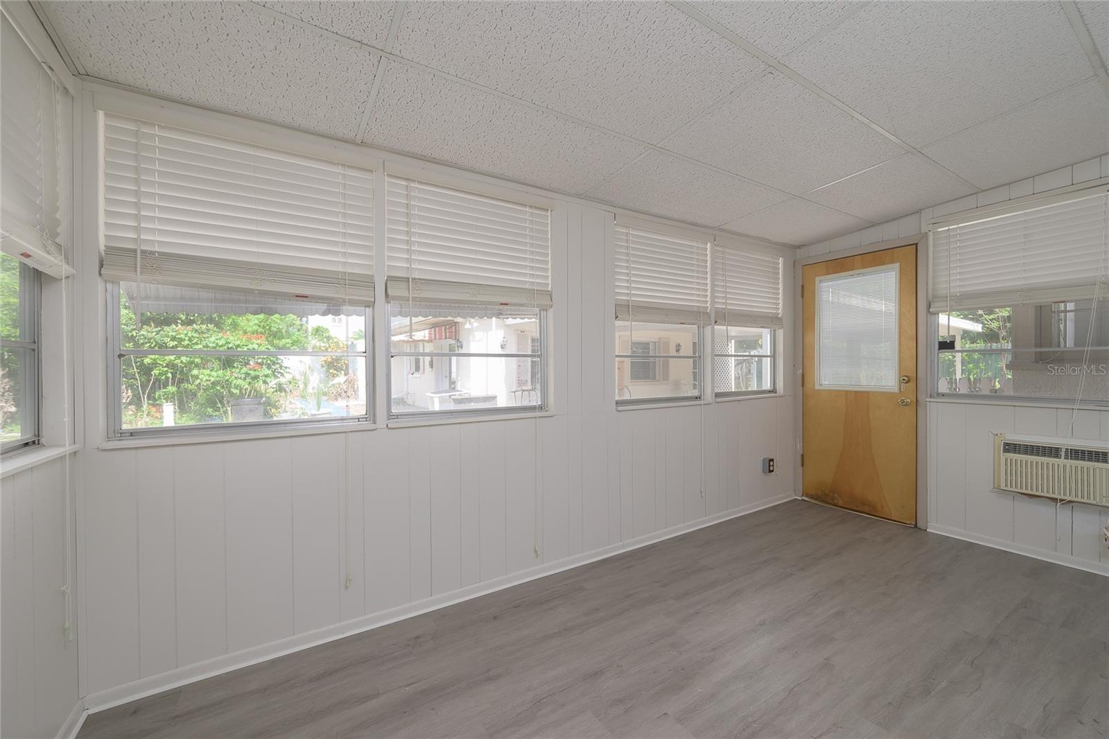 Image 22 of 39 For 1621 Sunnyside Drive