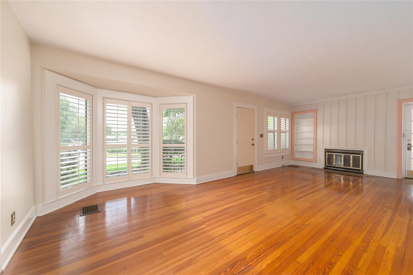 Image 5 of 39 For 1621 Sunnyside Drive