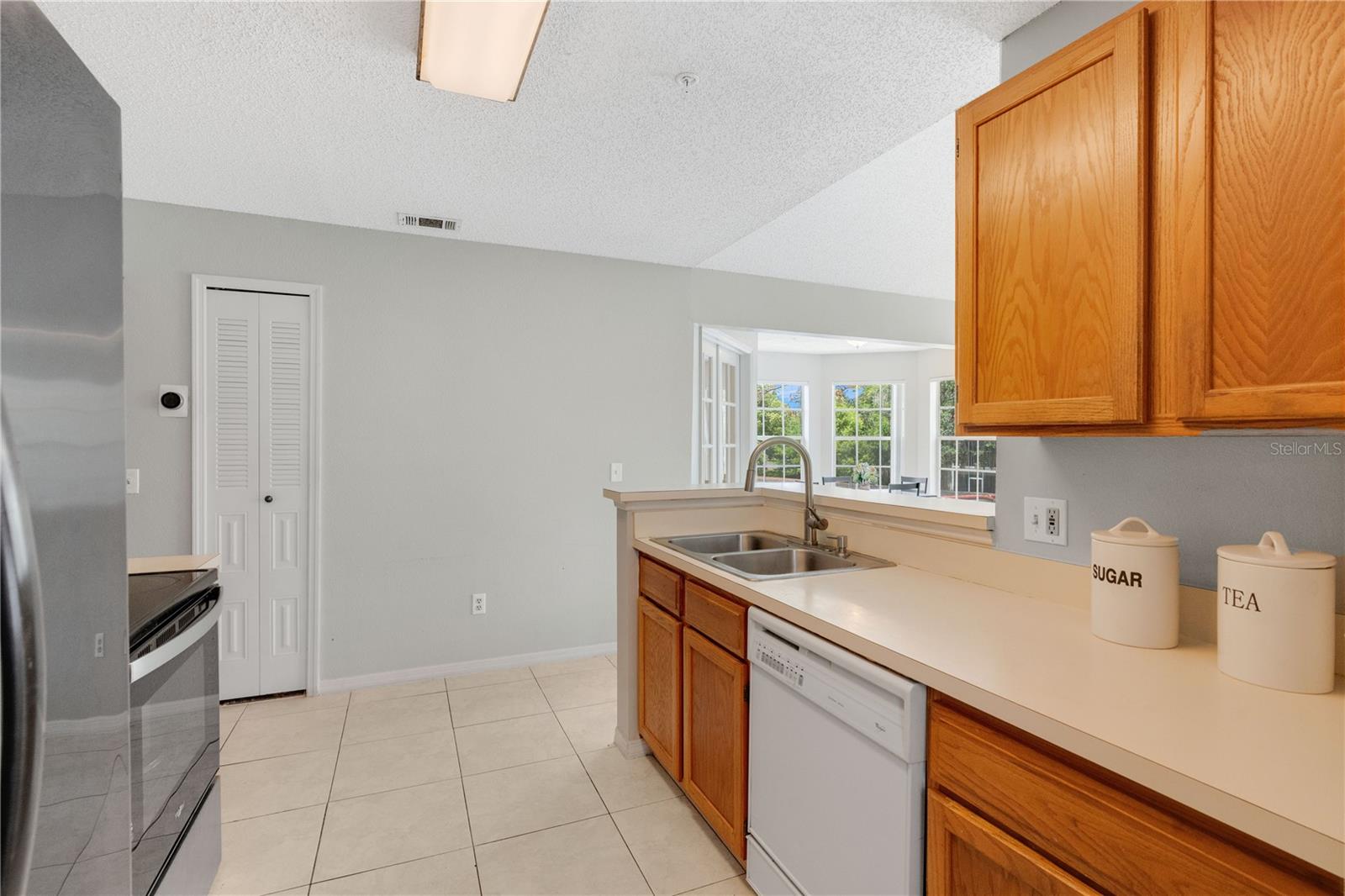Image 11 of 44 For 900 Northern Dancer Way 204