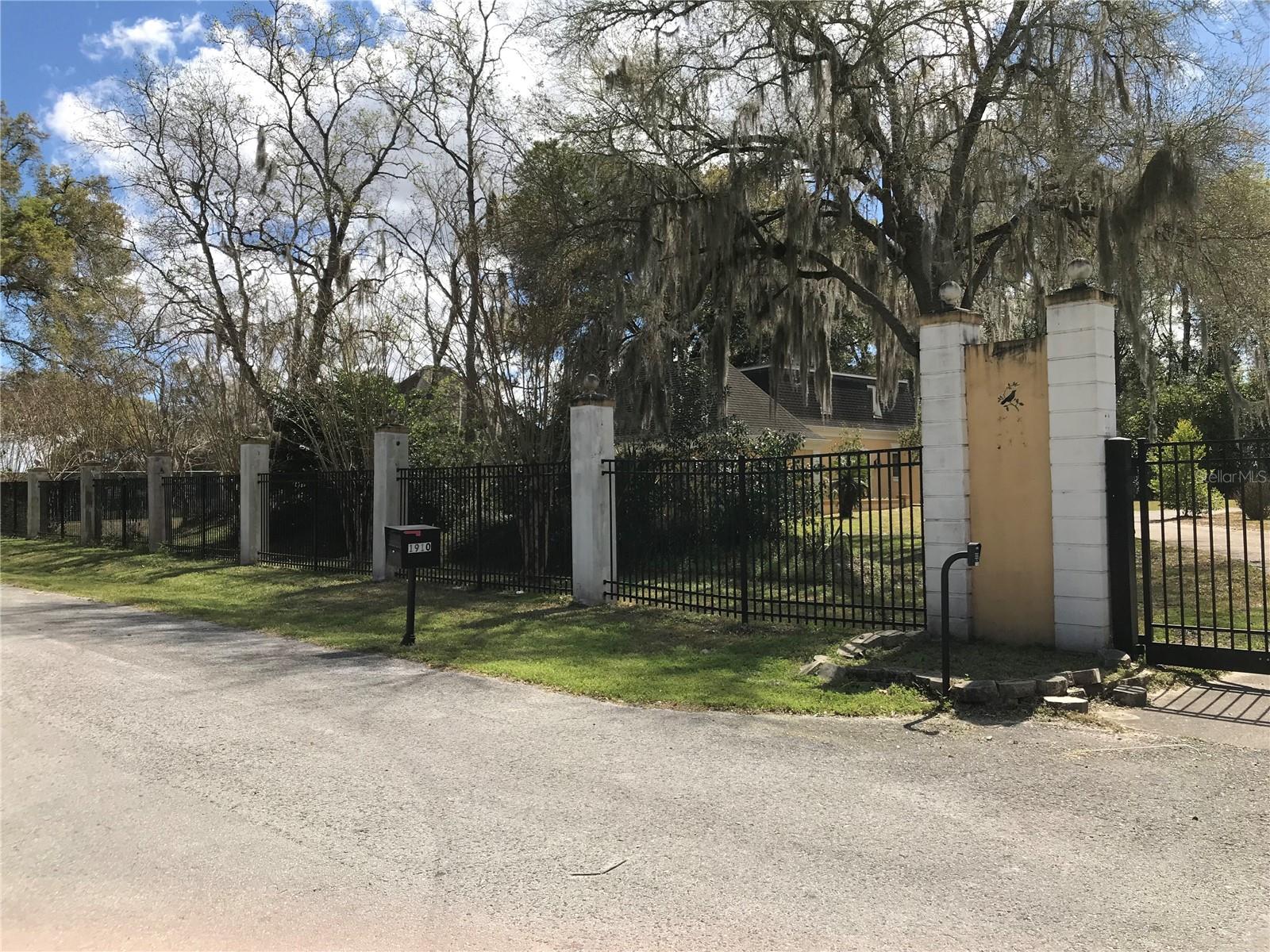 Image 3 of 35 For 1910 Nw 13th Pl