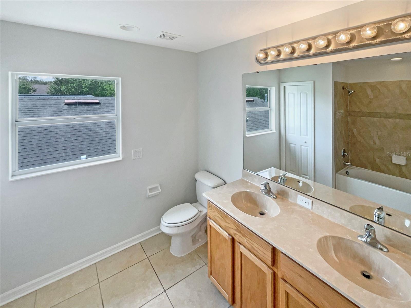 Image 7 of 27 For 10429 Avelar Ridge Drive