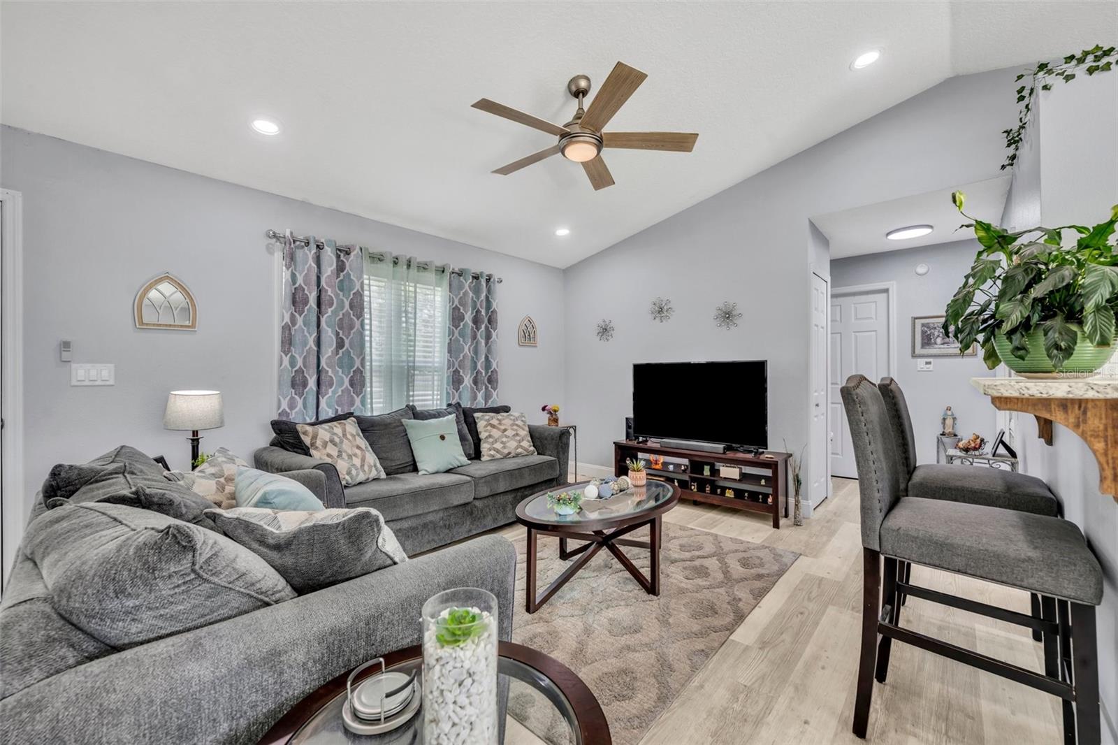 Image 4 of 28 For 3043 Mapleshade Street